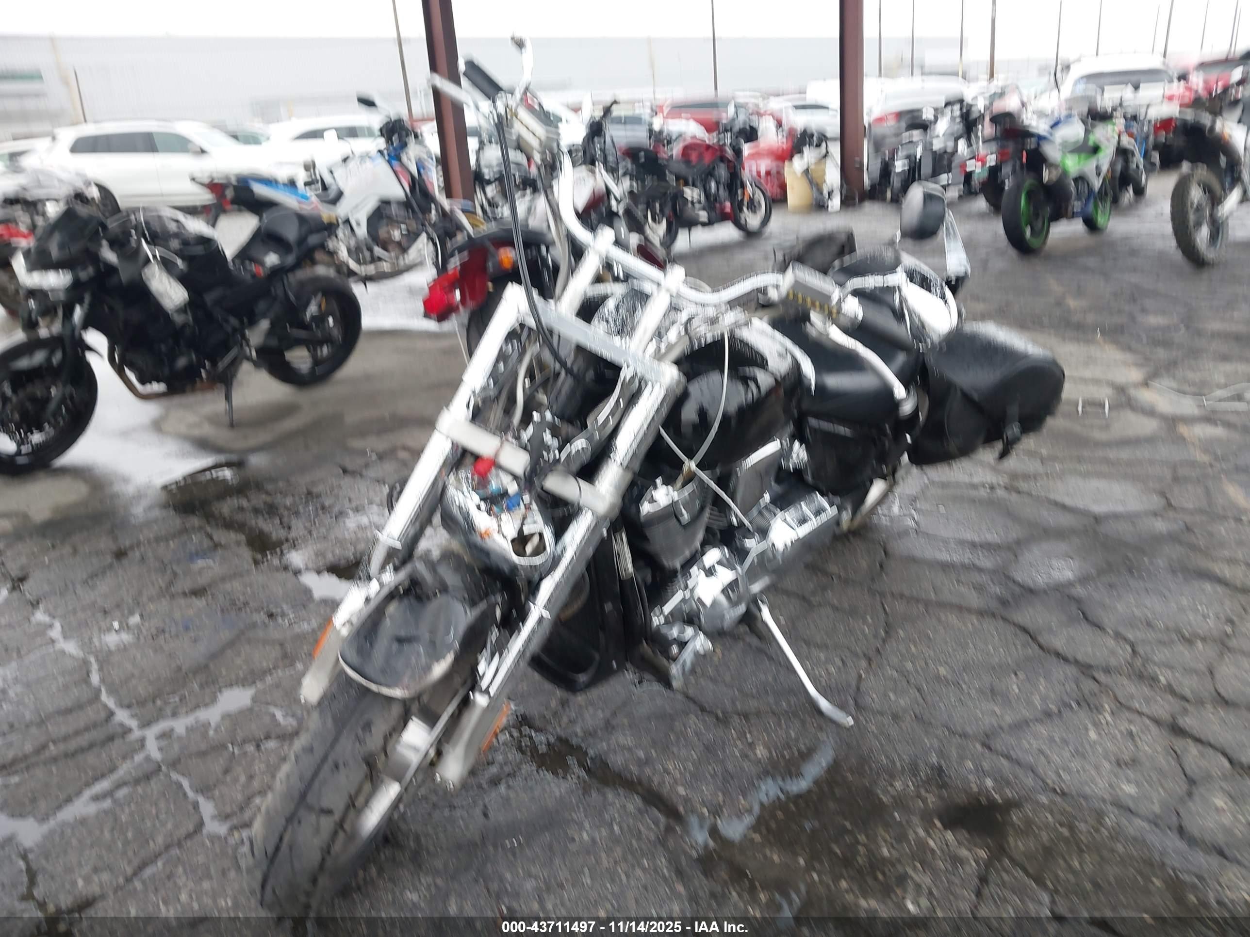 HONDA VTX1800 image 2