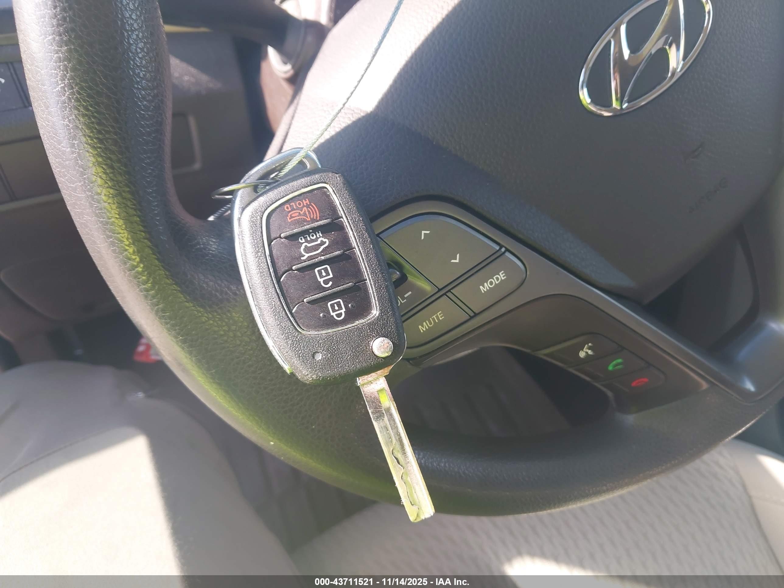 HYUNDAI SANTA image 11