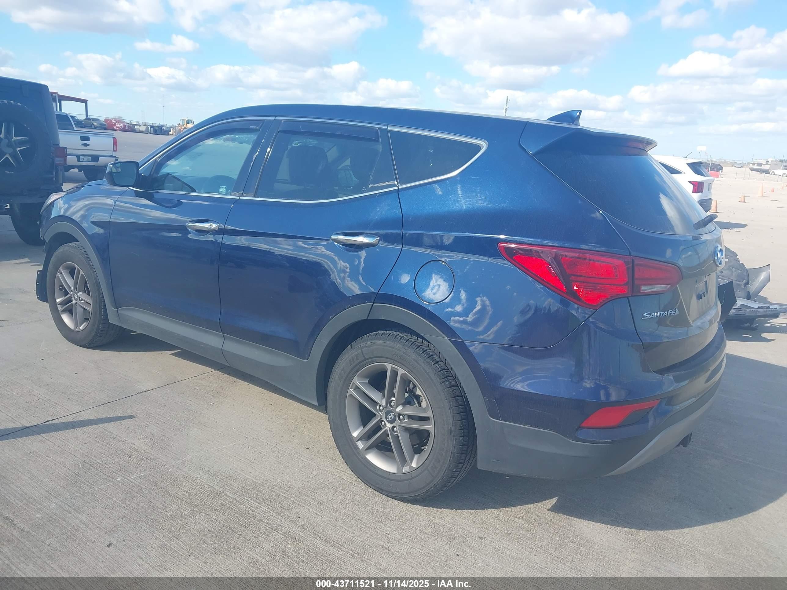 HYUNDAI SANTA image 3