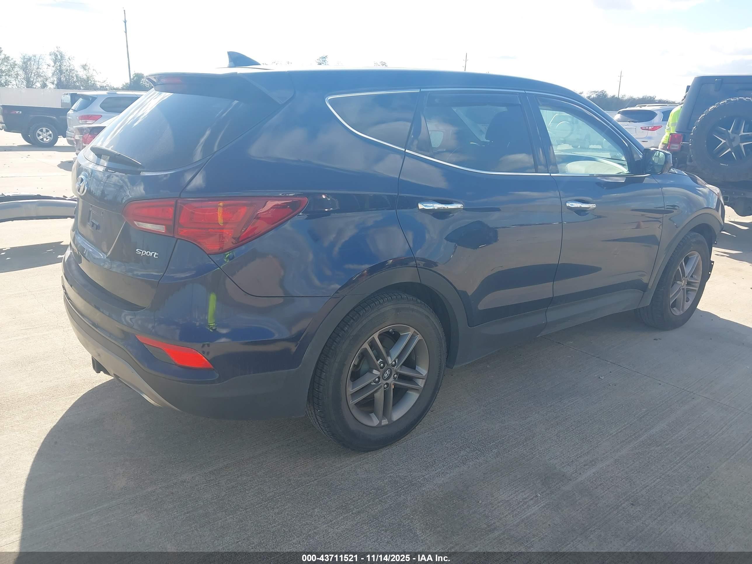 HYUNDAI SANTA image 4