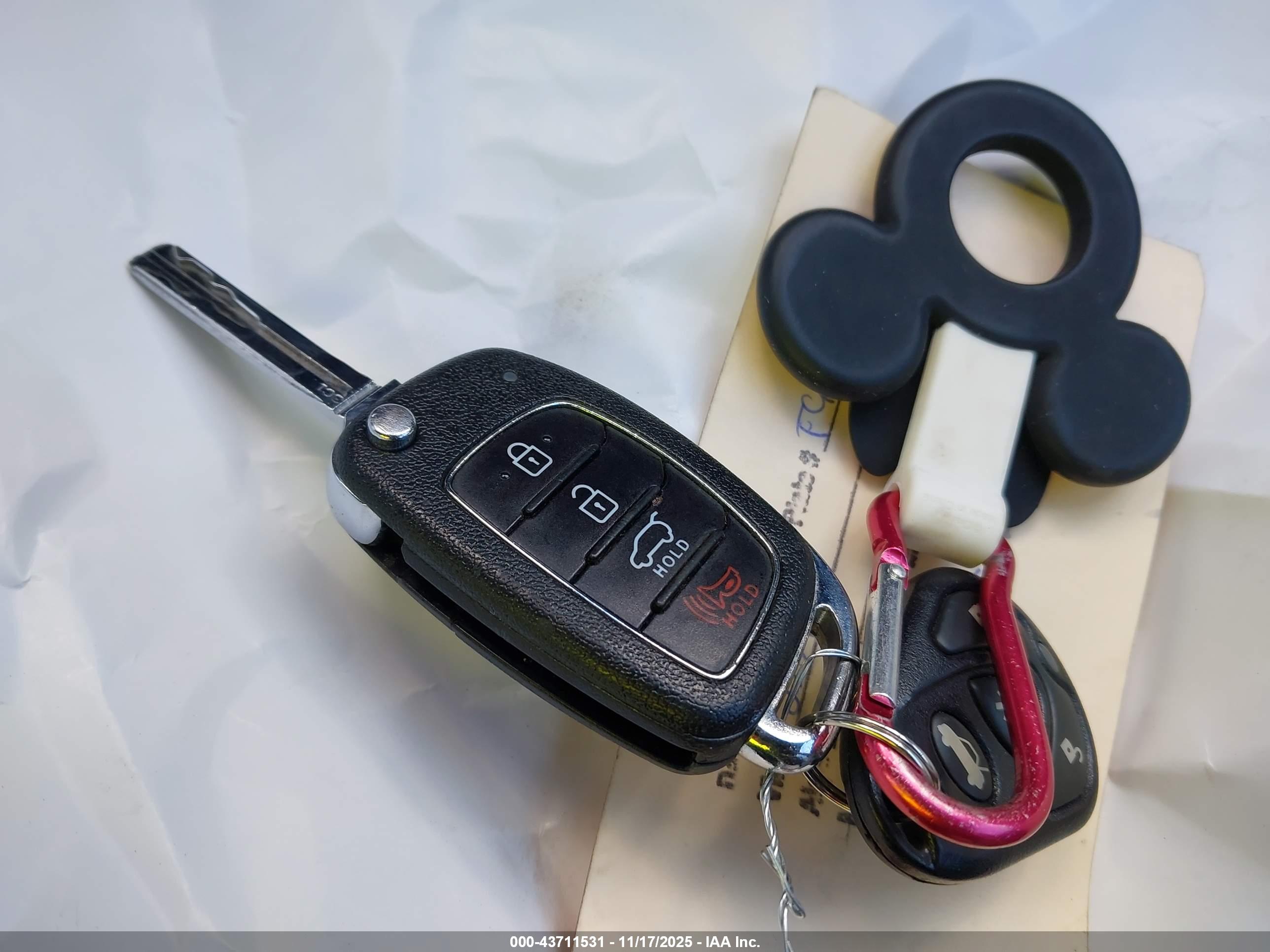 HYUNDAI TUCSON image 11