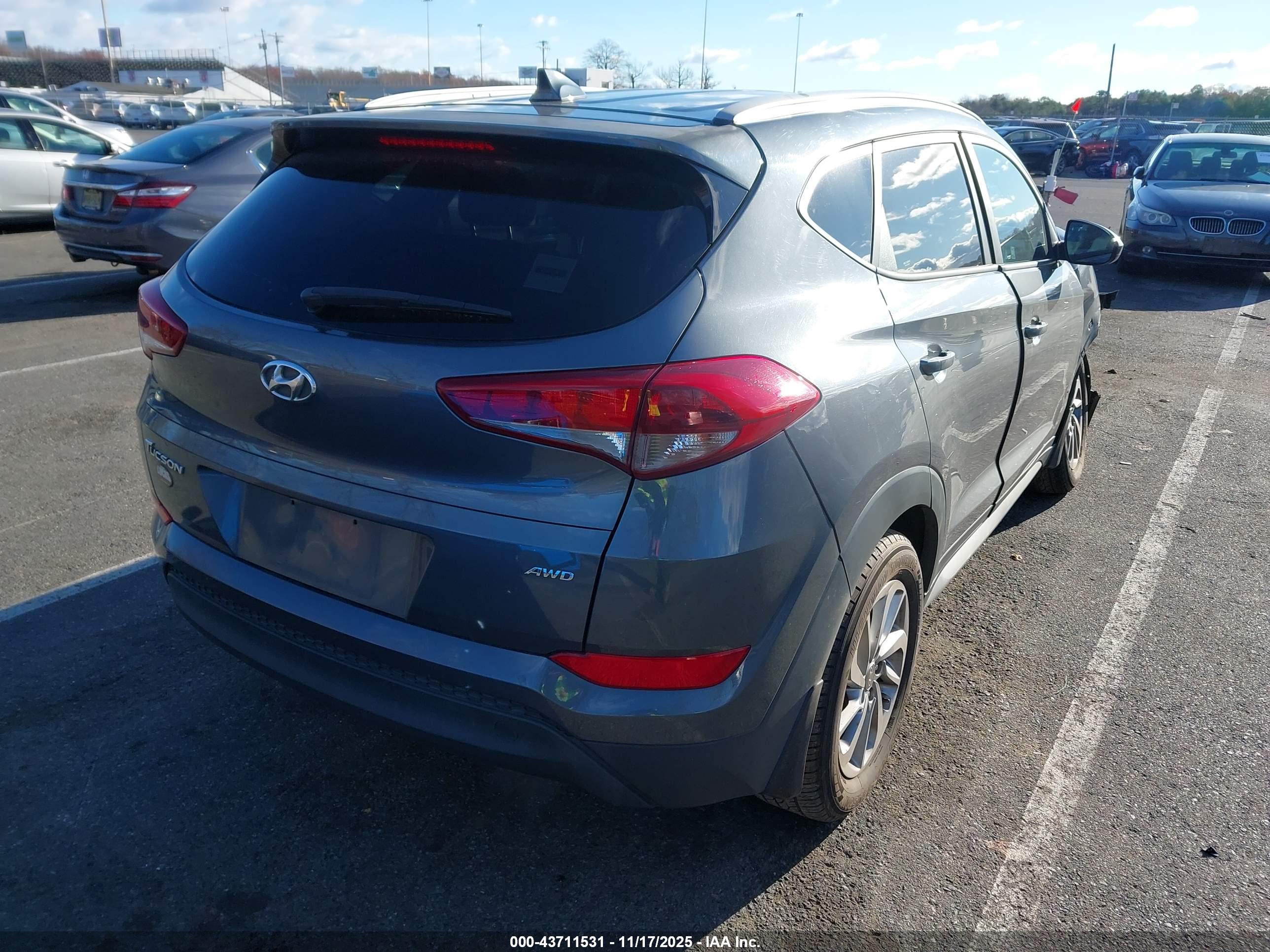HYUNDAI TUCSON image 4