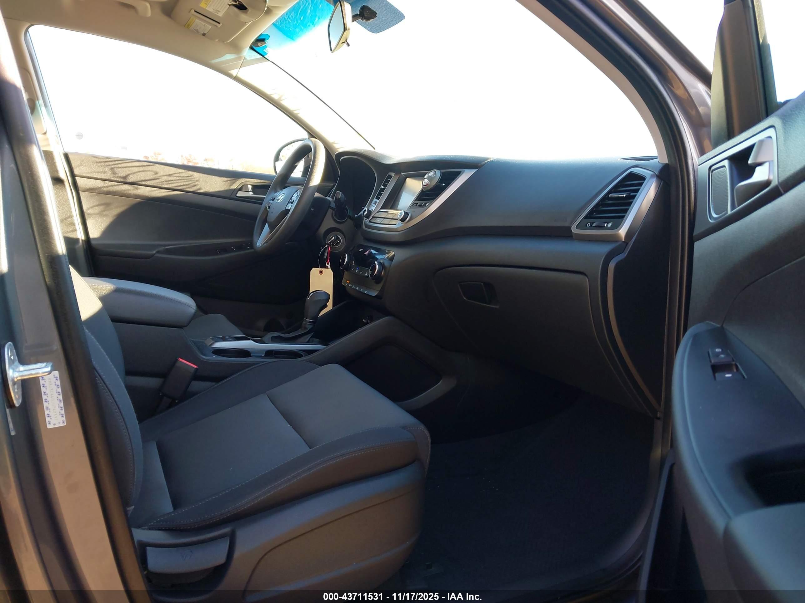 HYUNDAI TUCSON image 5