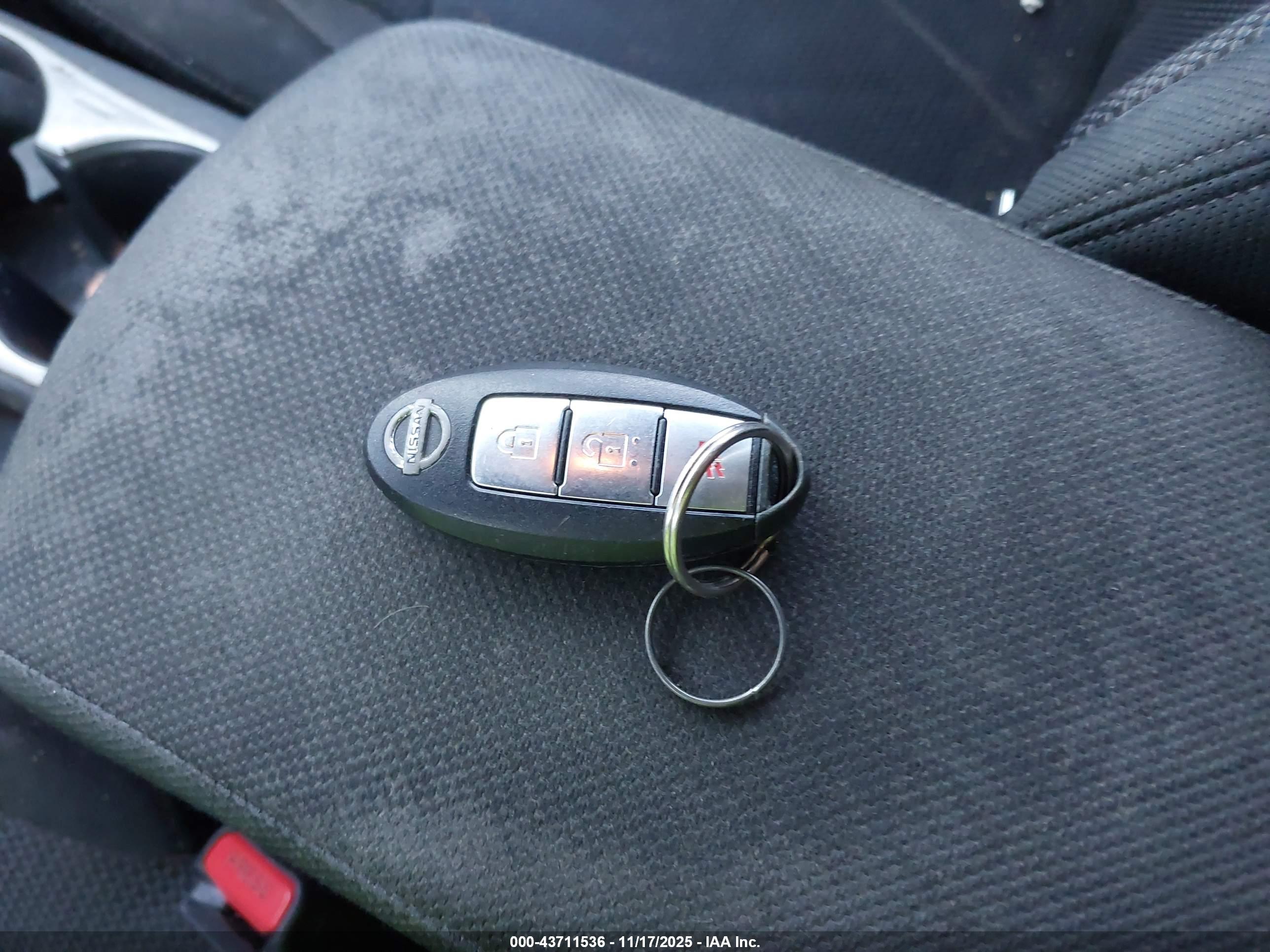 NISSAN ROGUE image 11