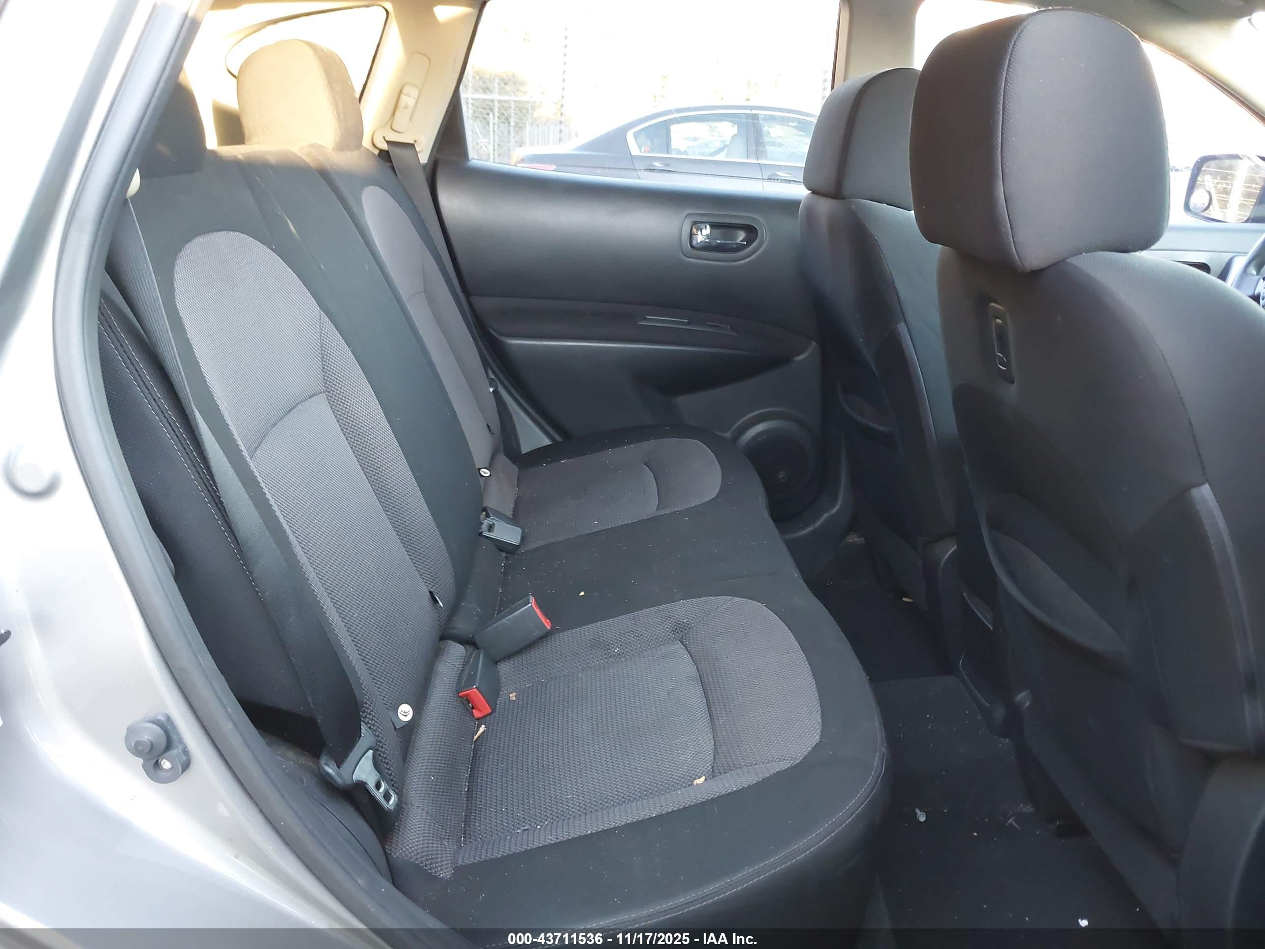 NISSAN ROGUE image 8