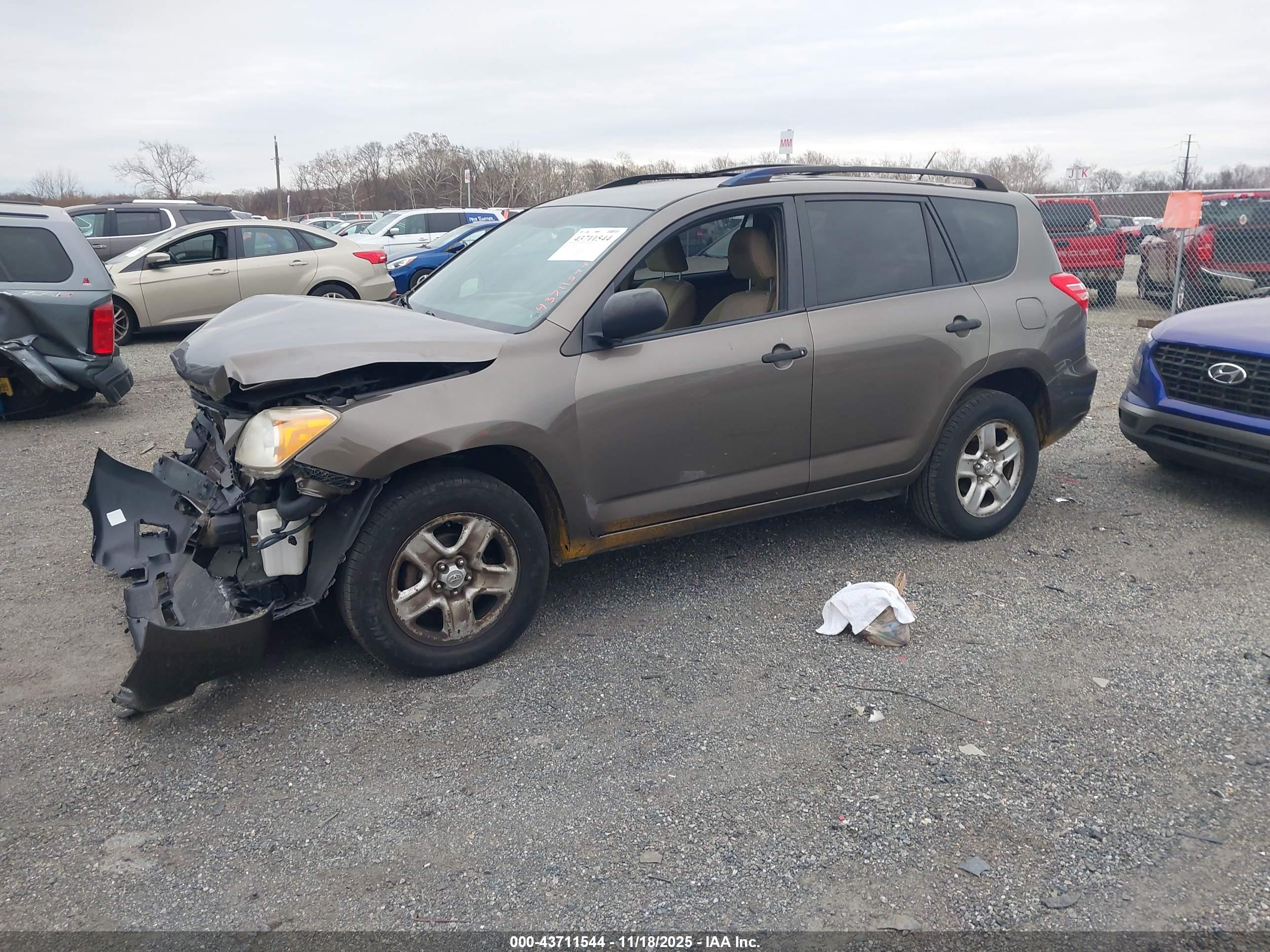 TOYOTA RAV4 image 2