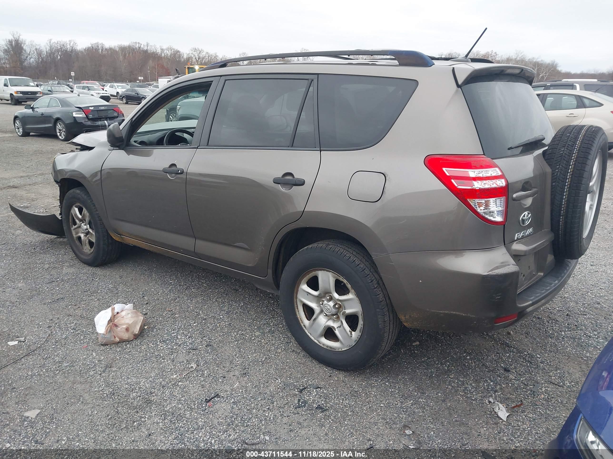 TOYOTA RAV4 image 3