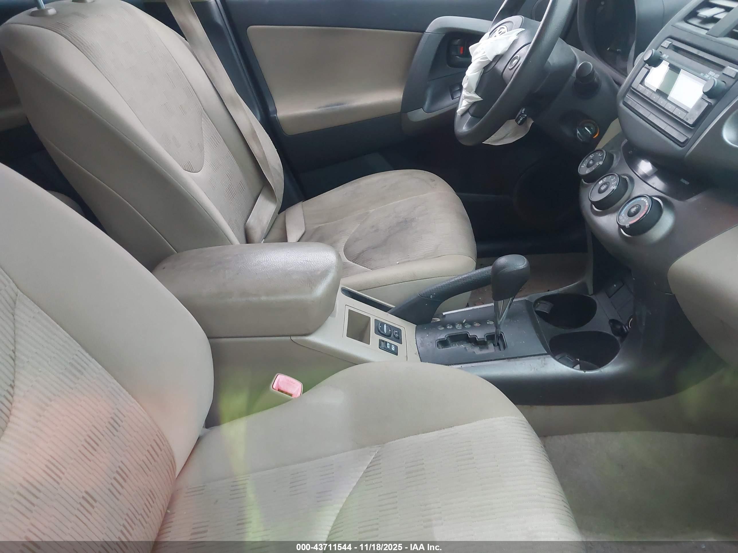 TOYOTA RAV4 image 5