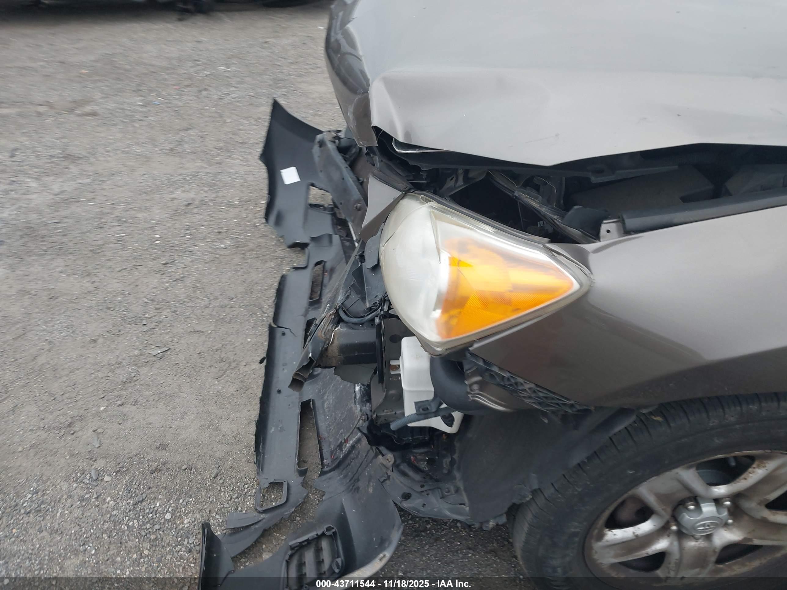 TOYOTA RAV4 image 6