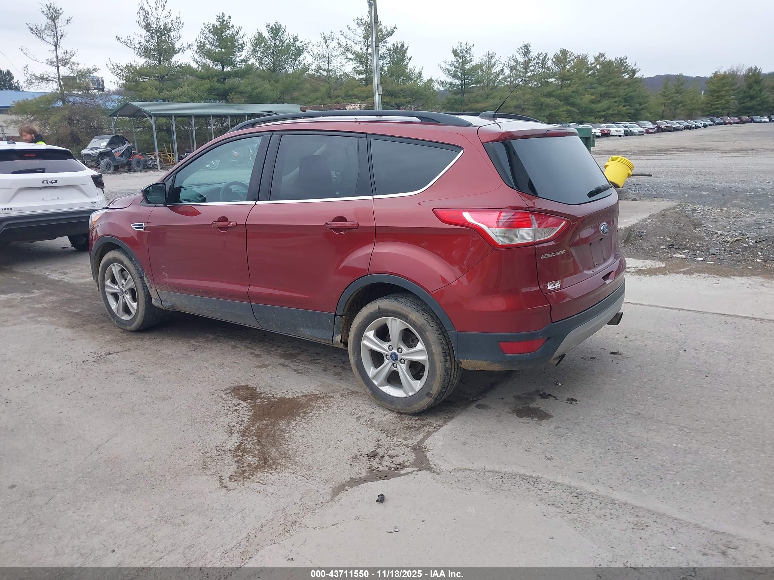 FORD ESCAPE image 3