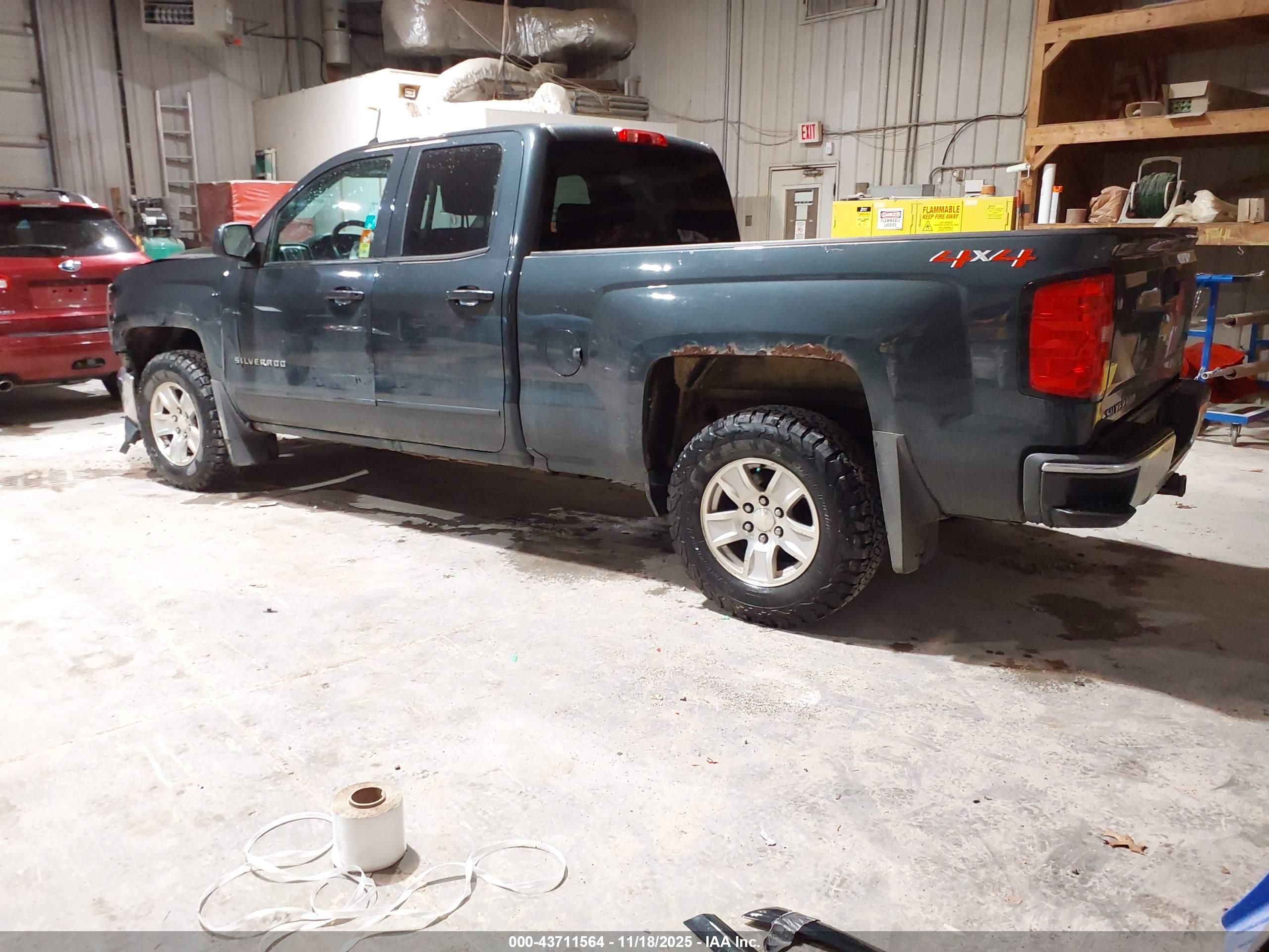 CHEVROLET SILVERADO image 3
