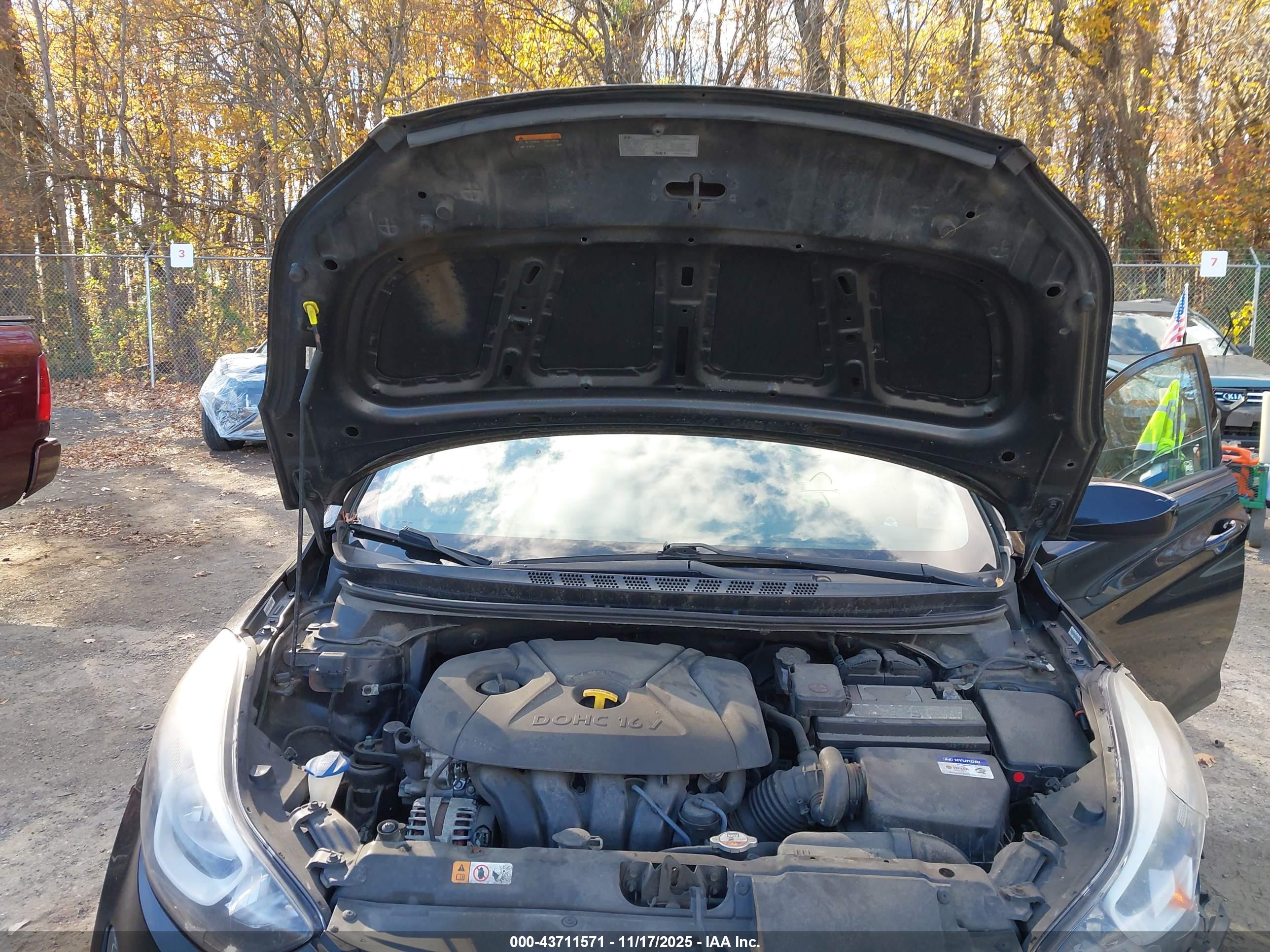 HYUNDAI ELANTRA image 10