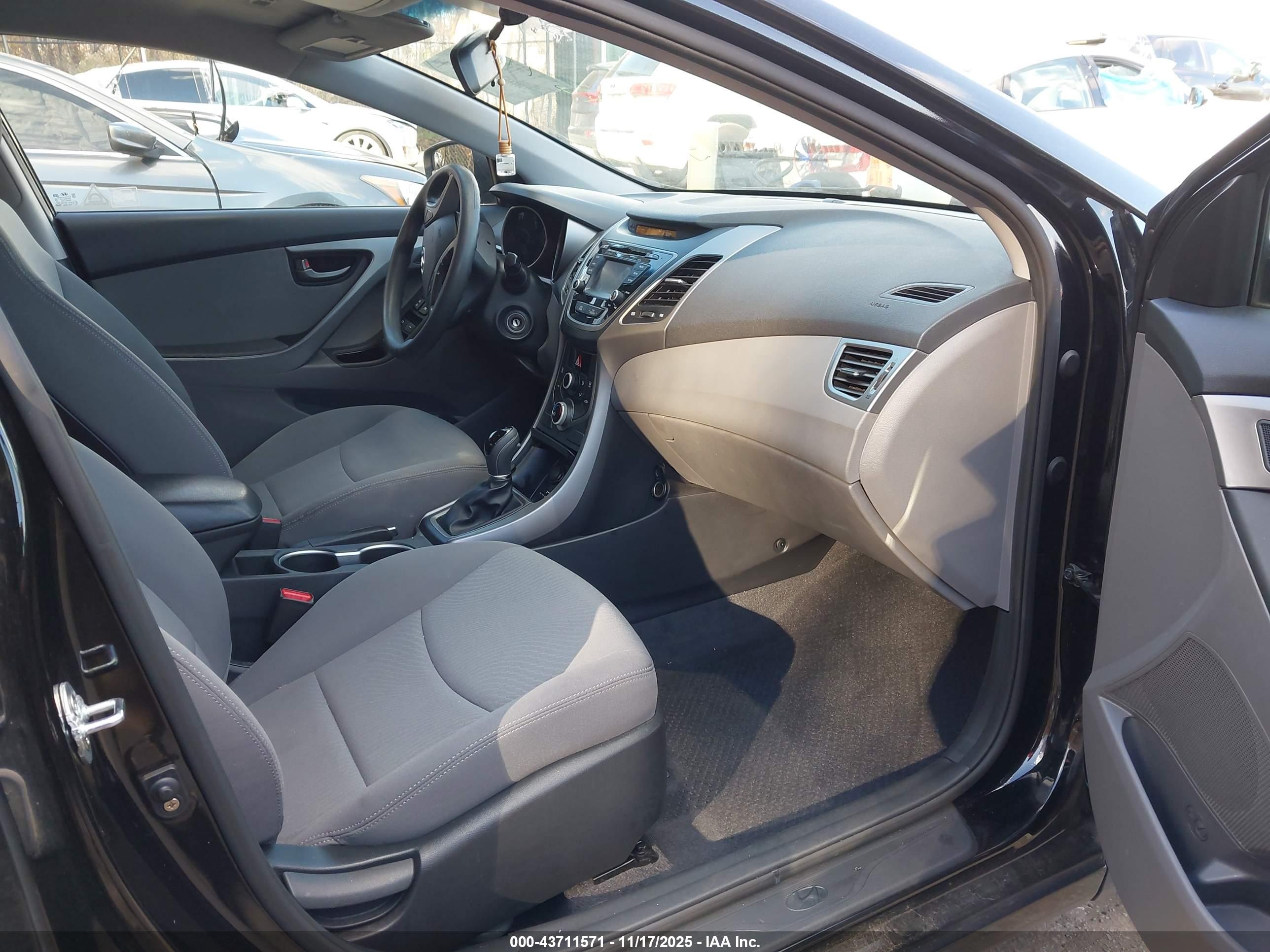 HYUNDAI ELANTRA image 5