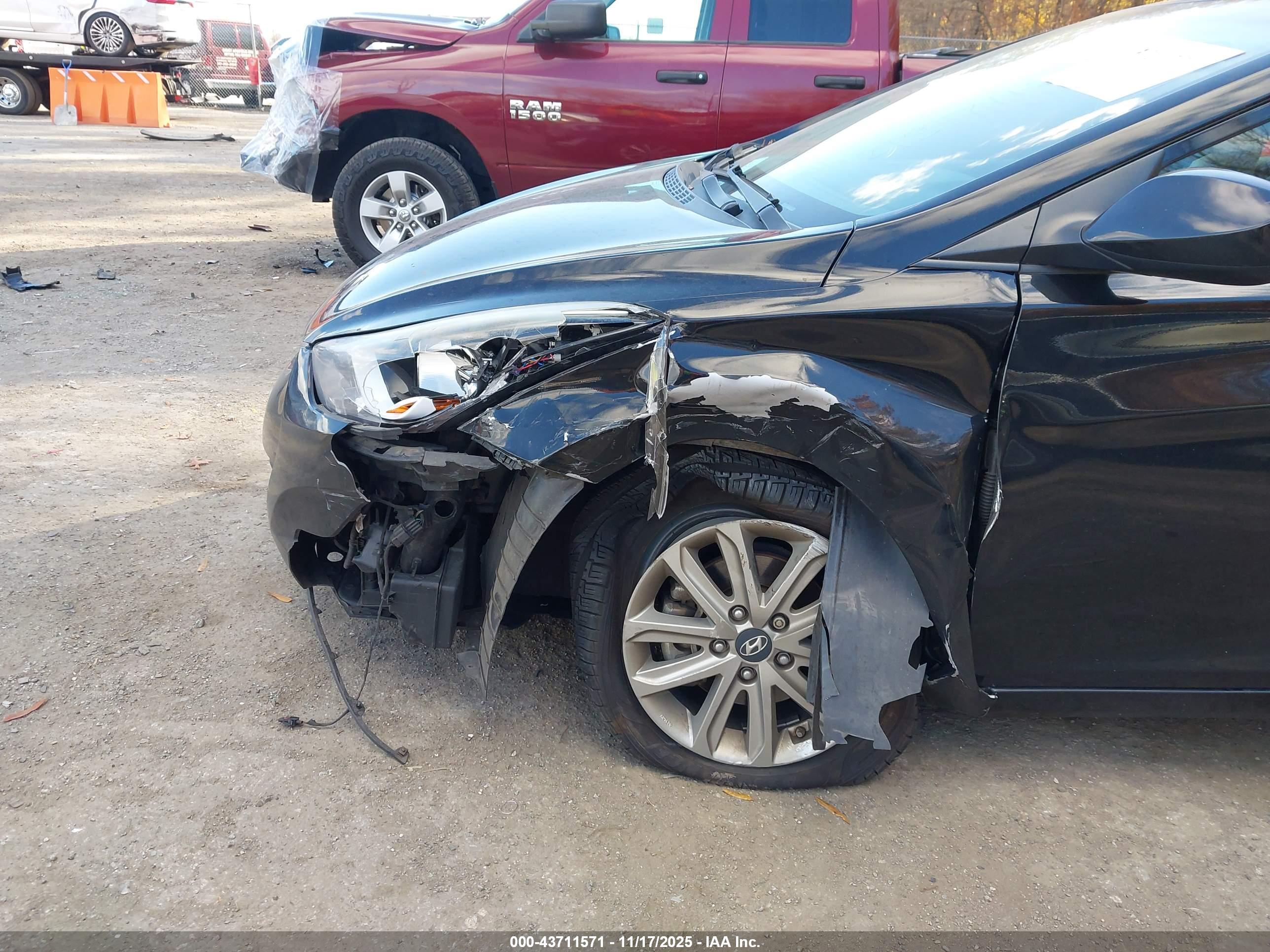 HYUNDAI ELANTRA image 6