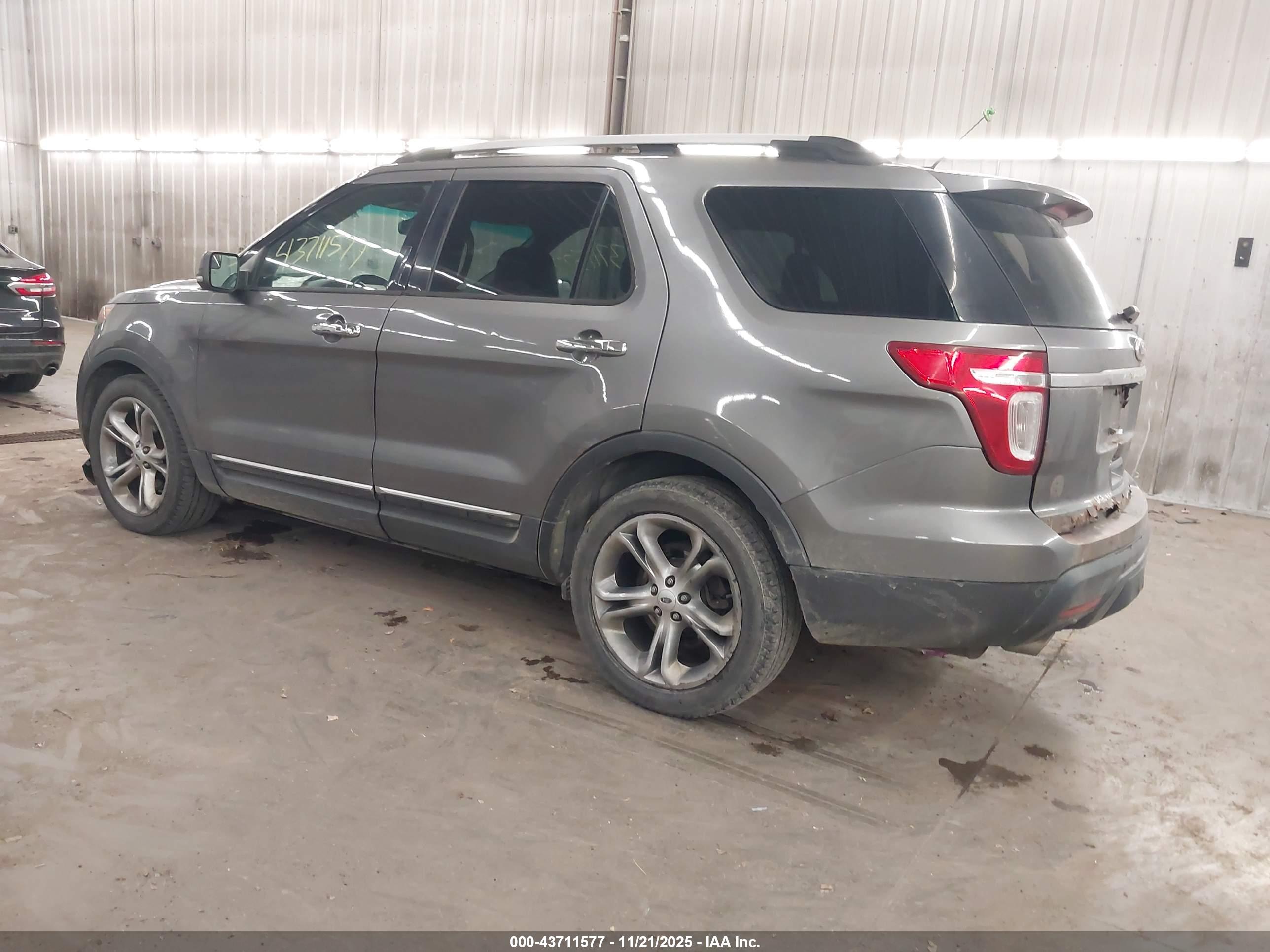 FORD EXPLORER image 3