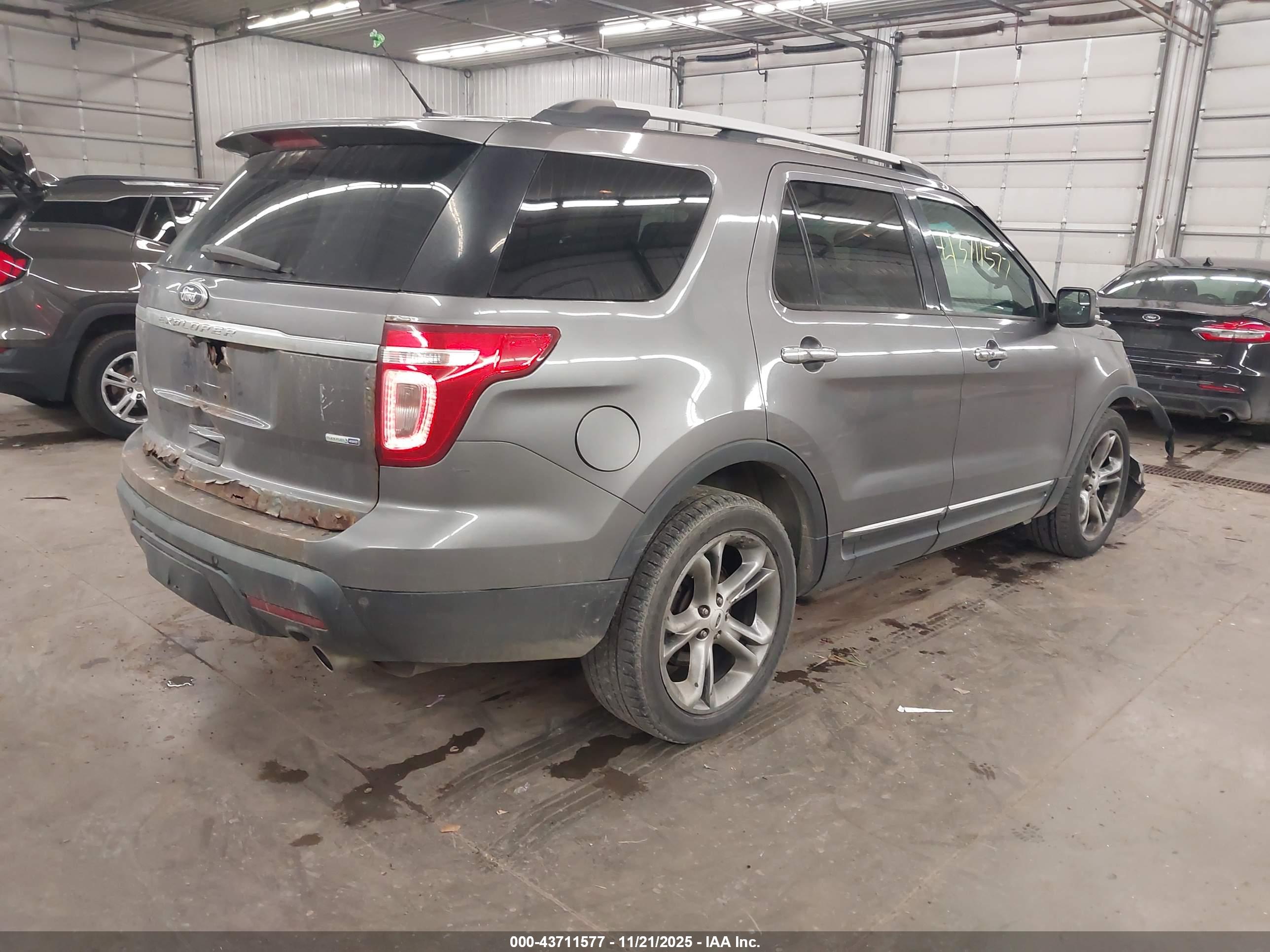 FORD EXPLORER image 4