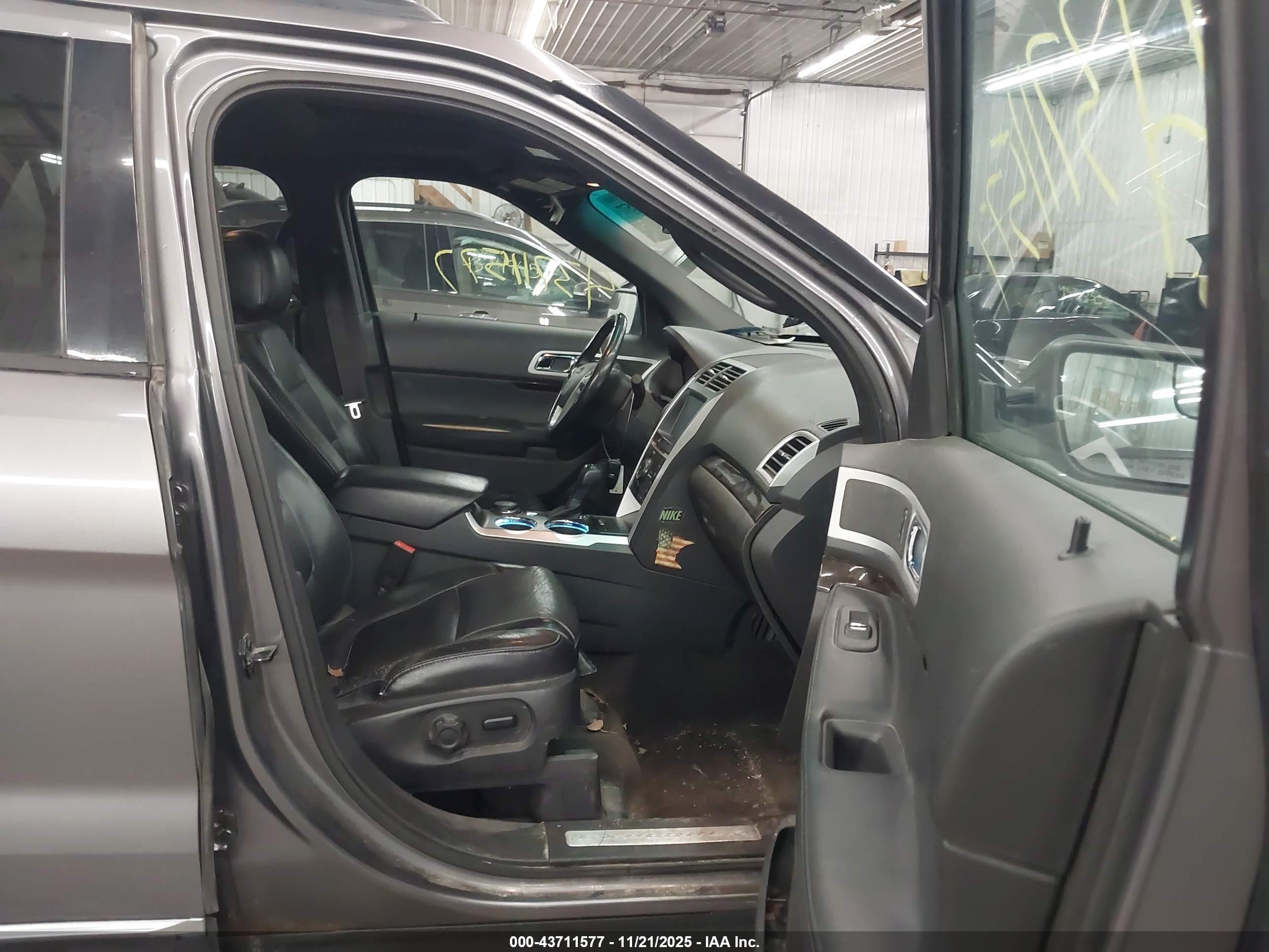 FORD EXPLORER image 5