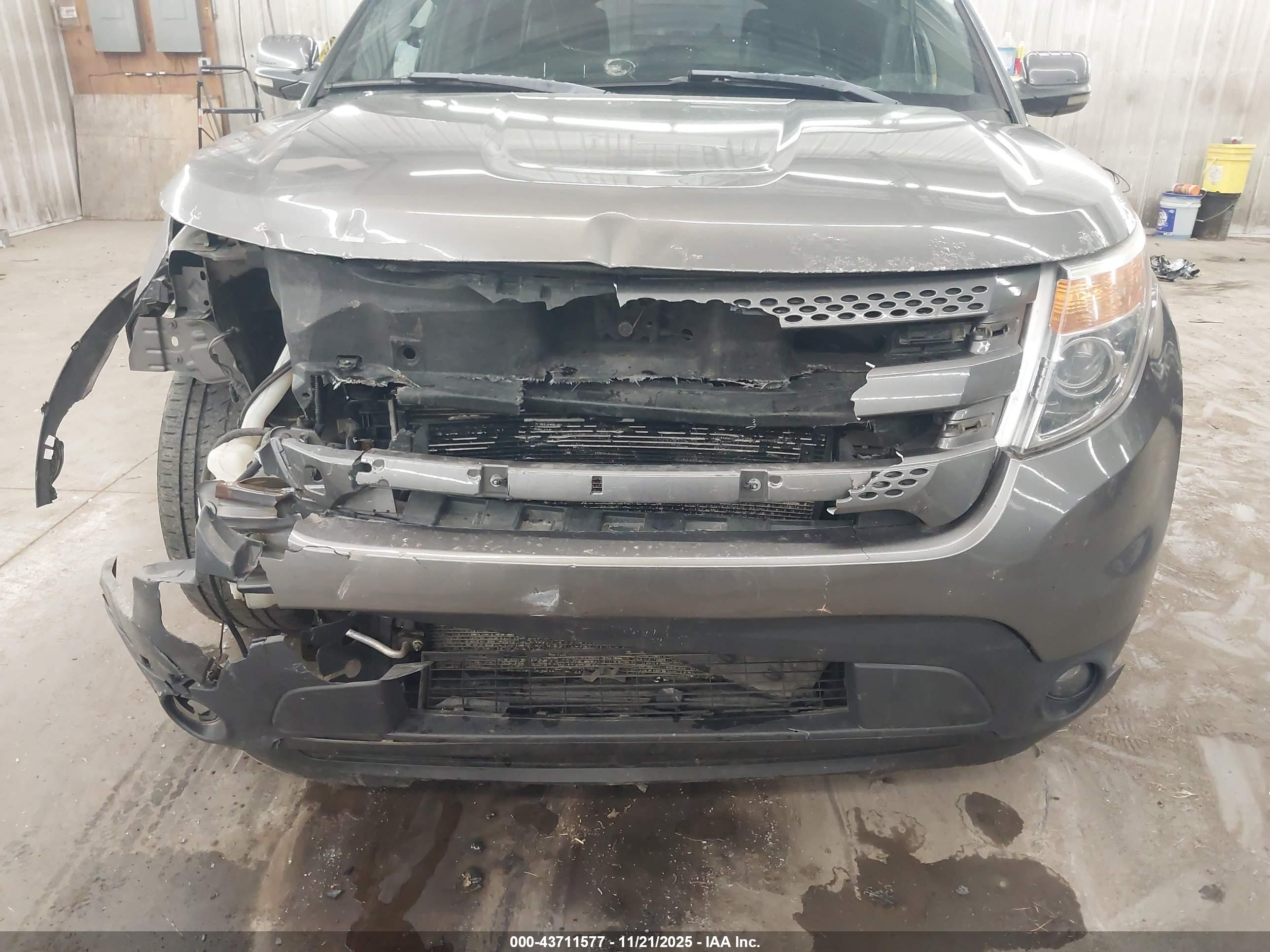 FORD EXPLORER image 6