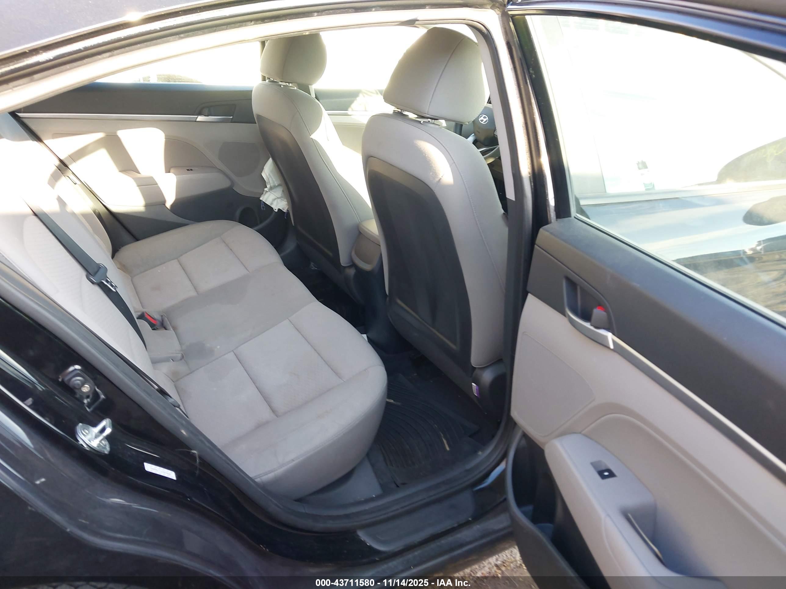 HYUNDAI ELANTRA image 8