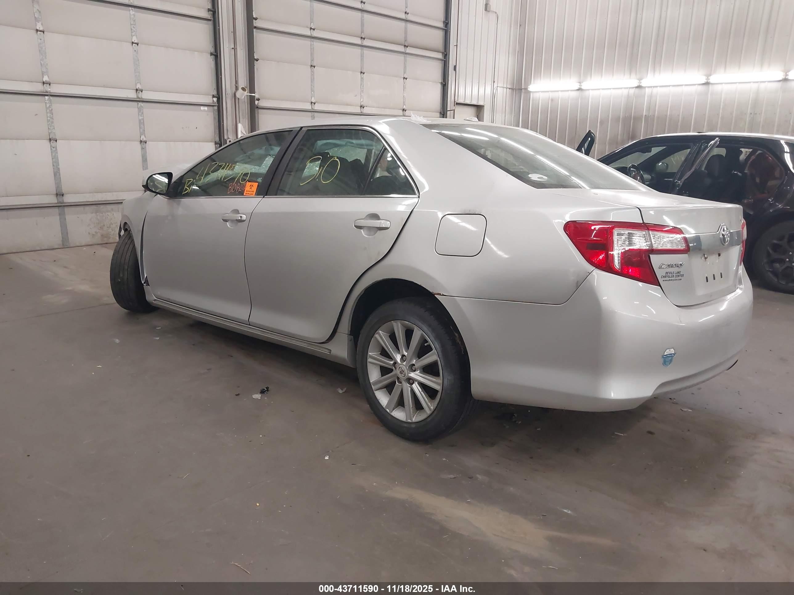 TOYOTA CAMRY image 3