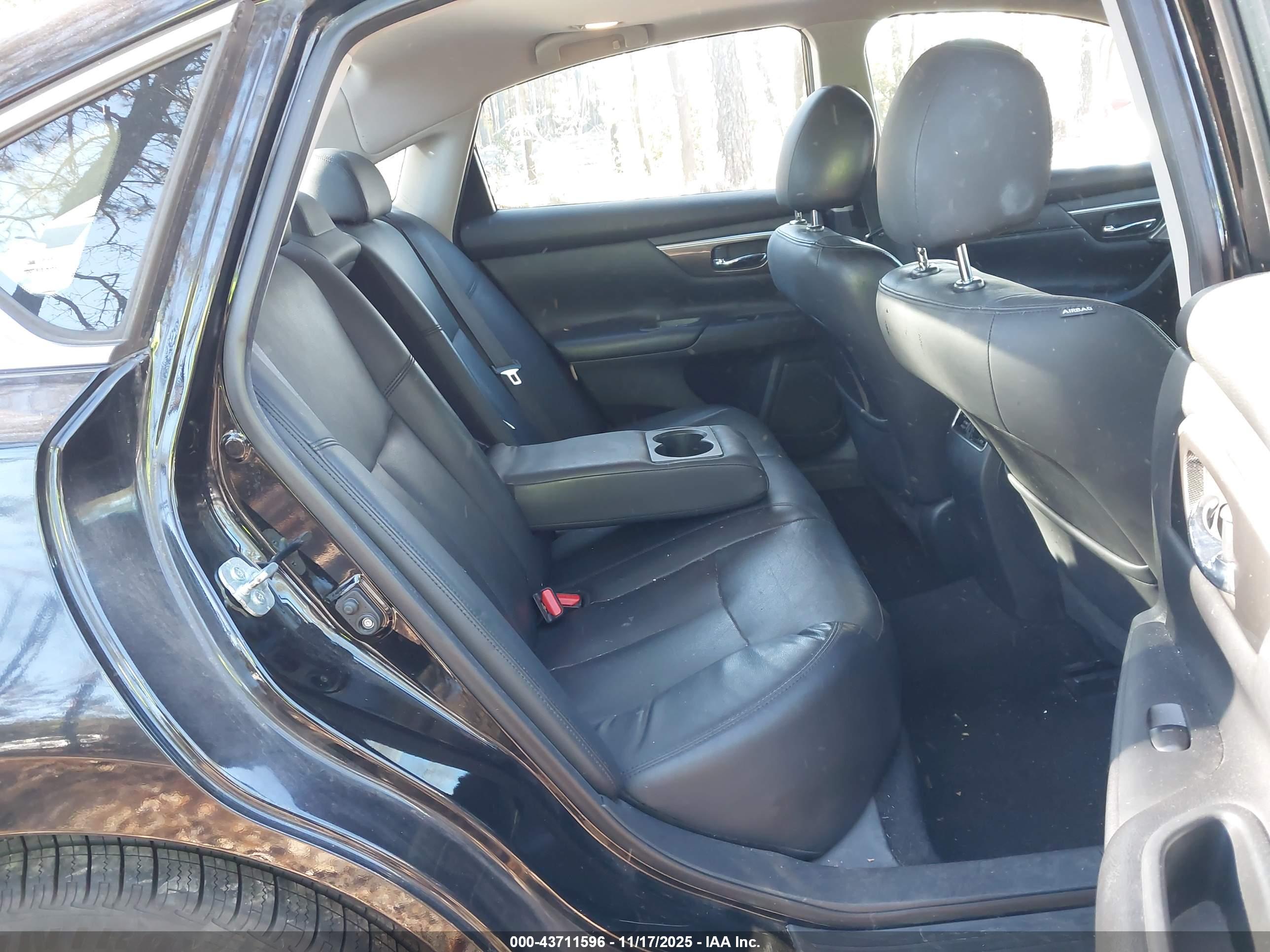 NISSAN ALTIMA image 8