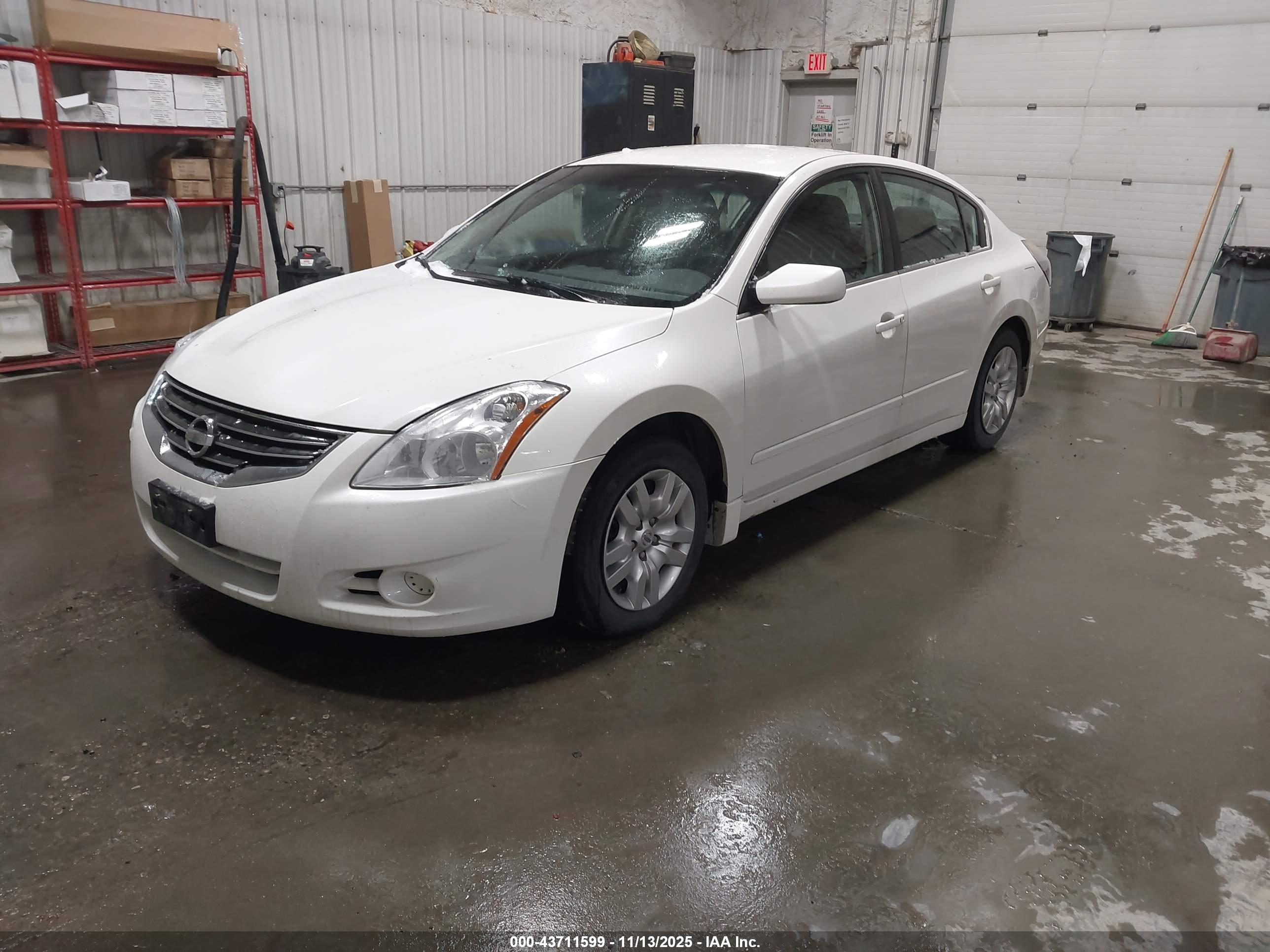 NISSAN ALTIMA image 2