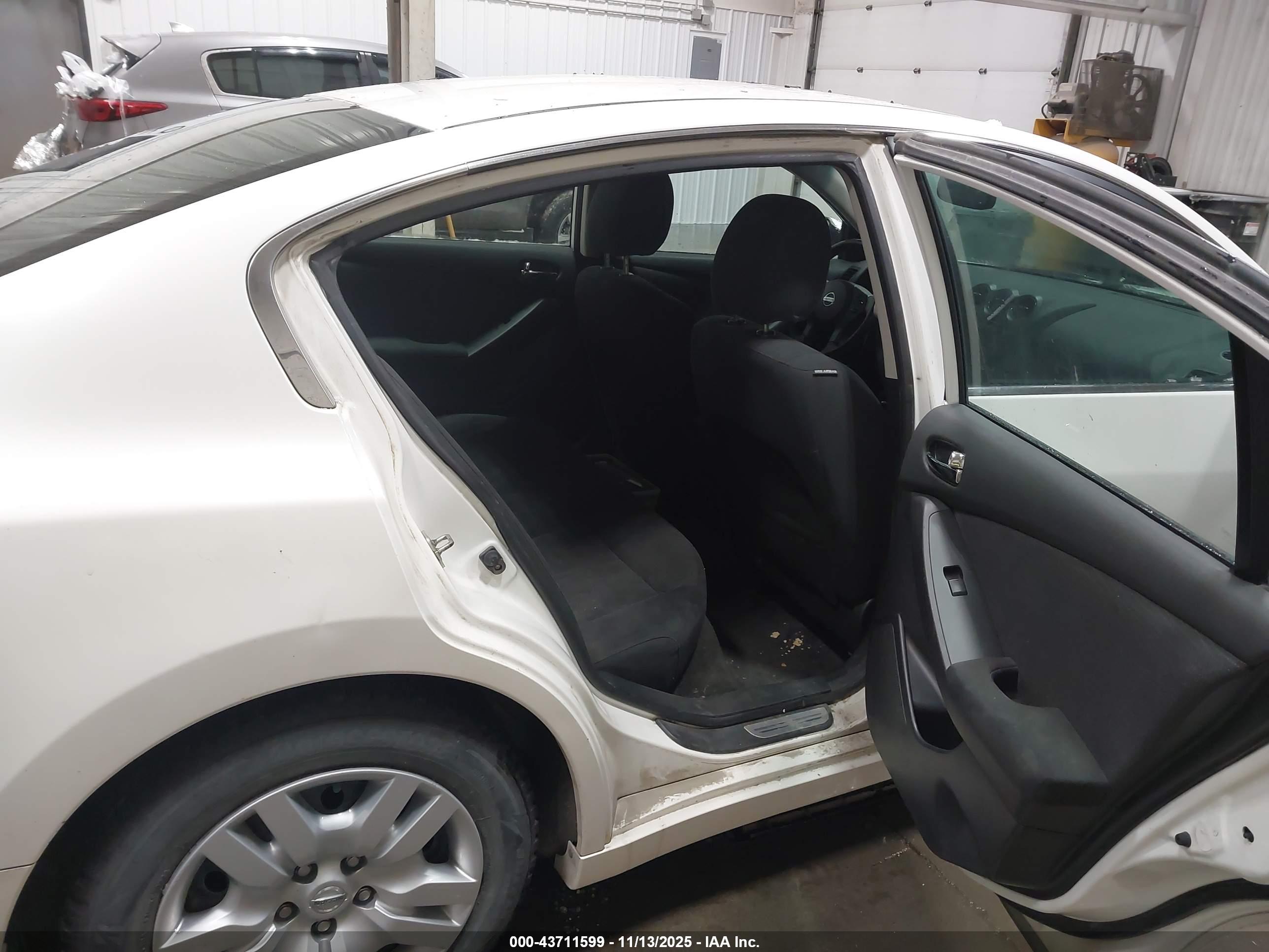 NISSAN ALTIMA image 8