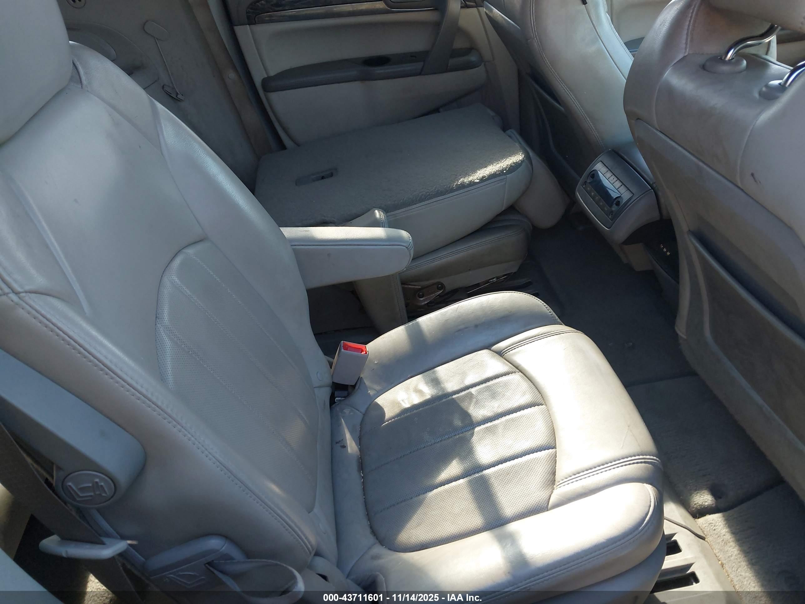 BUICK ENCLAVE image 8