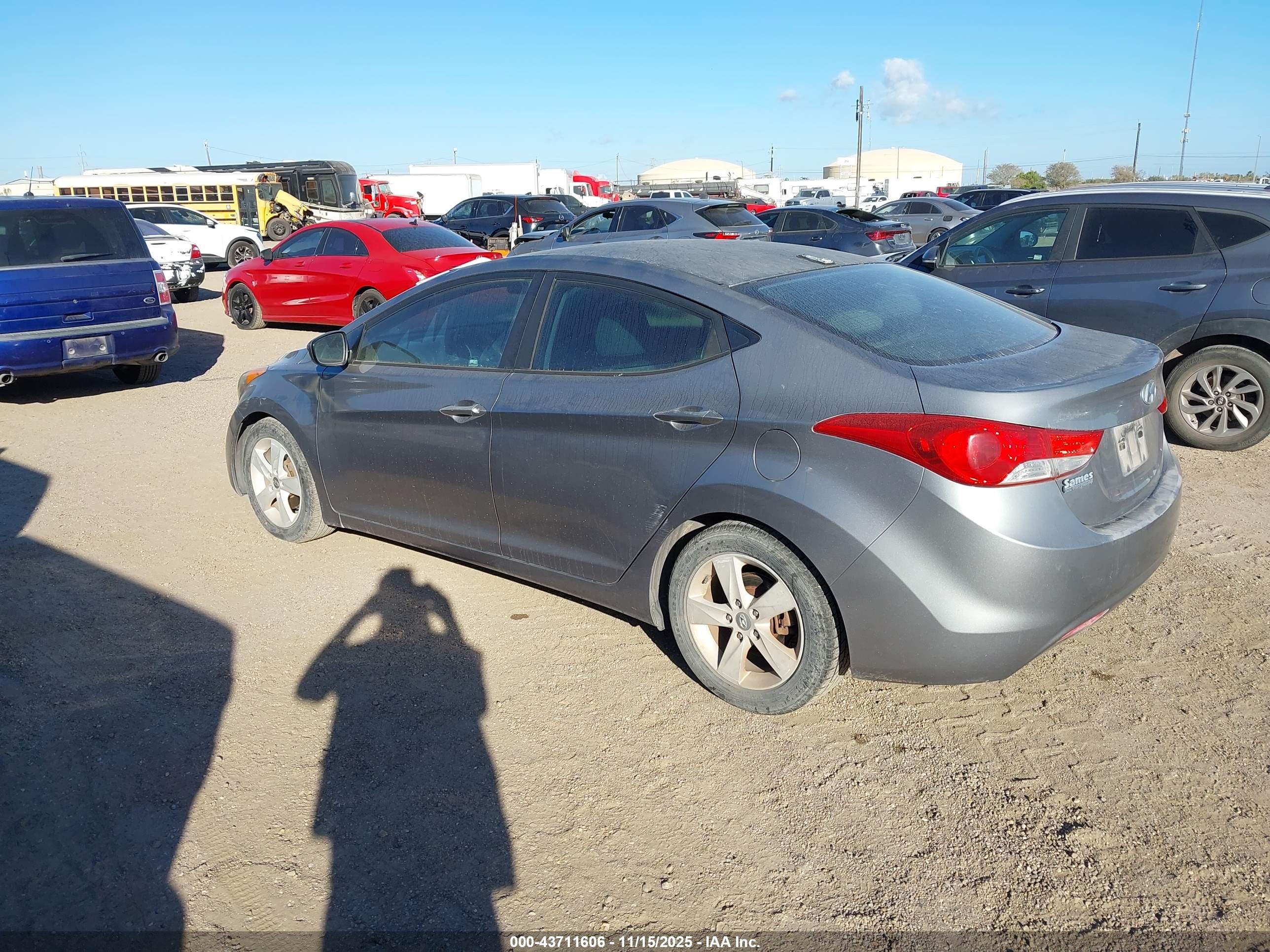 HYUNDAI ELANTRA image 3