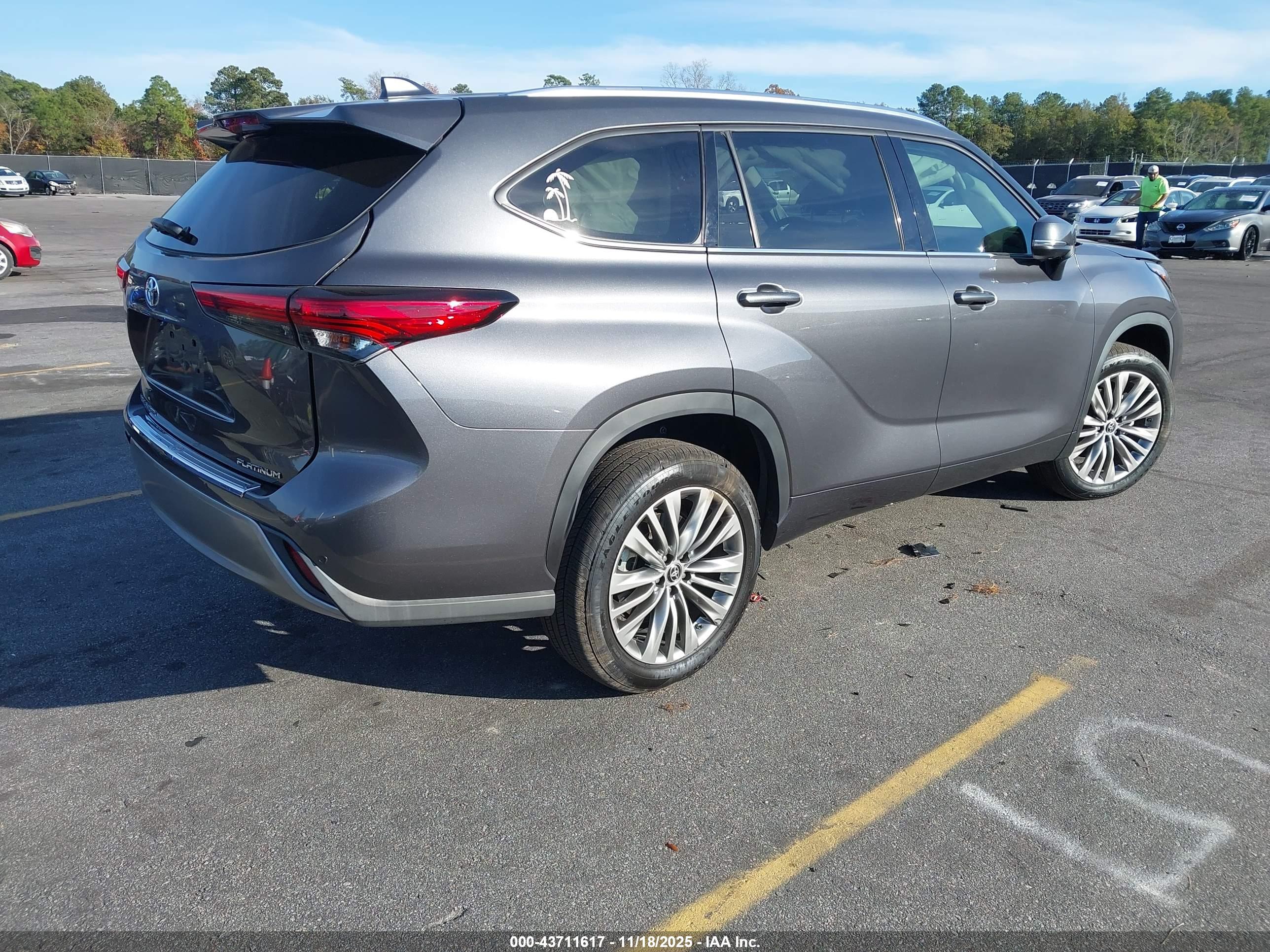 TOYOTA HIGHLANDER image 4