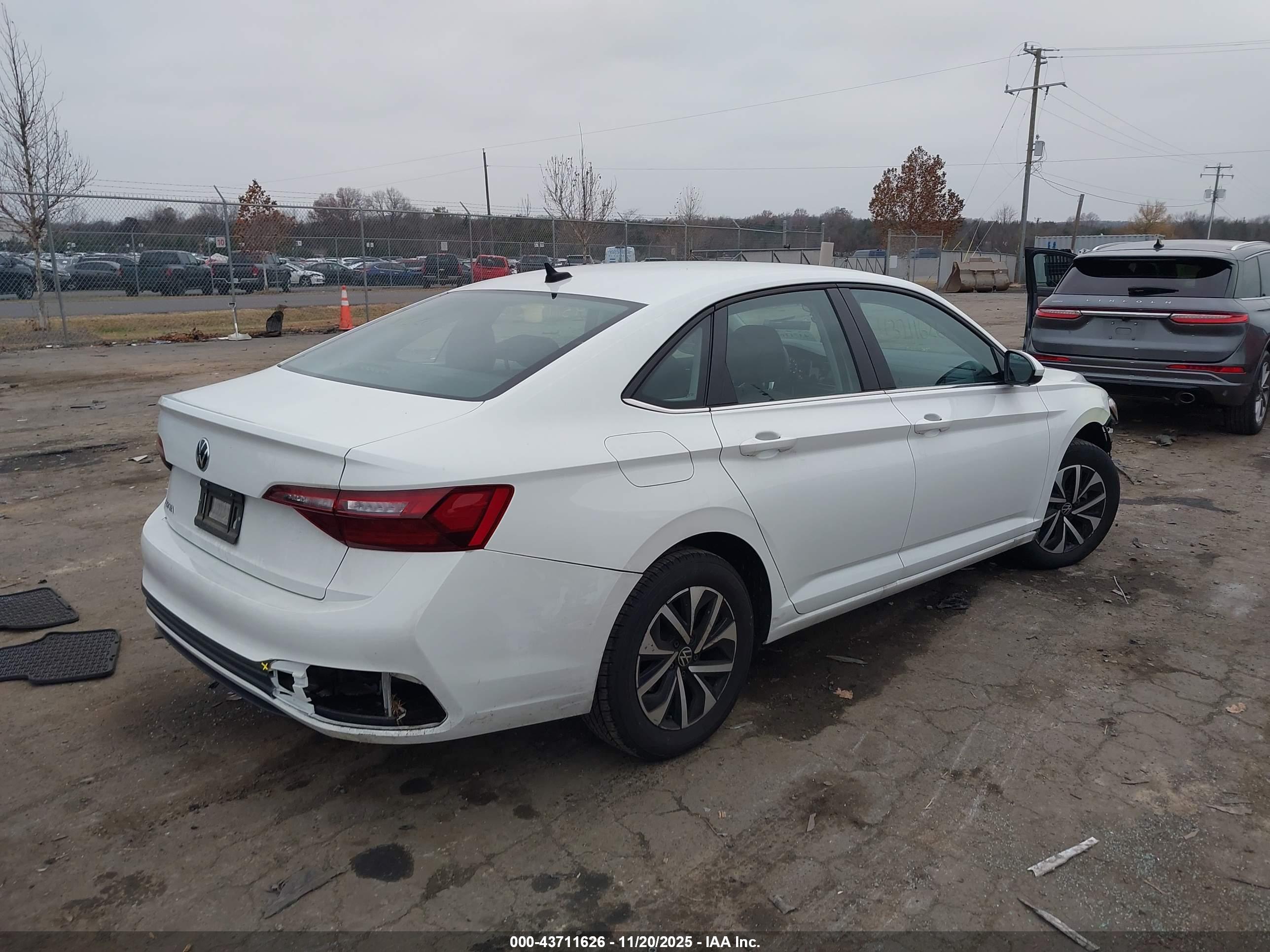 VOLKSWAGEN JETTA image 4