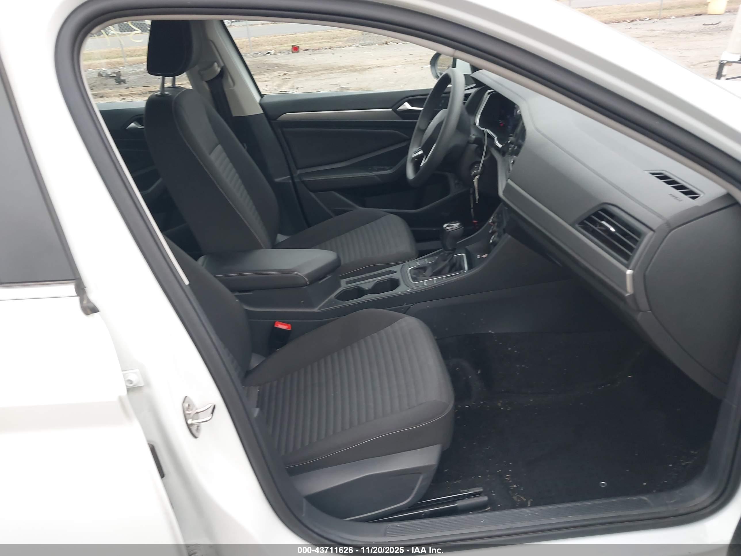 VOLKSWAGEN JETTA image 5