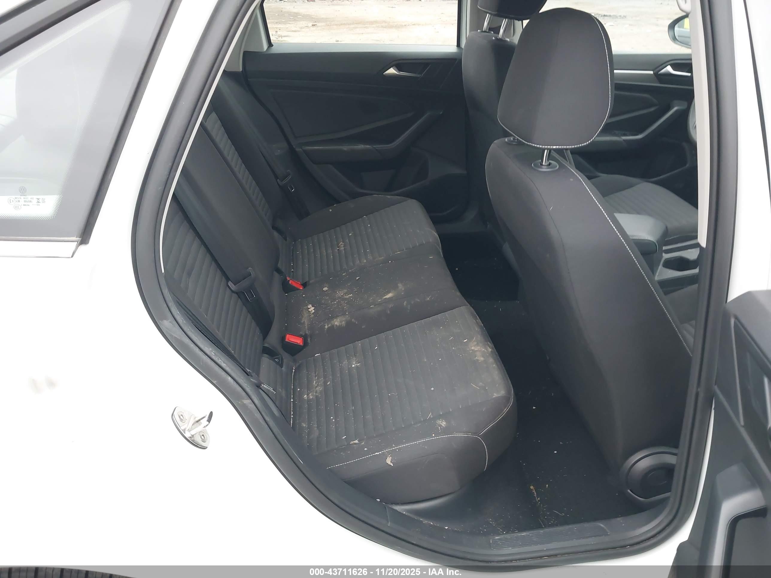 VOLKSWAGEN JETTA image 8