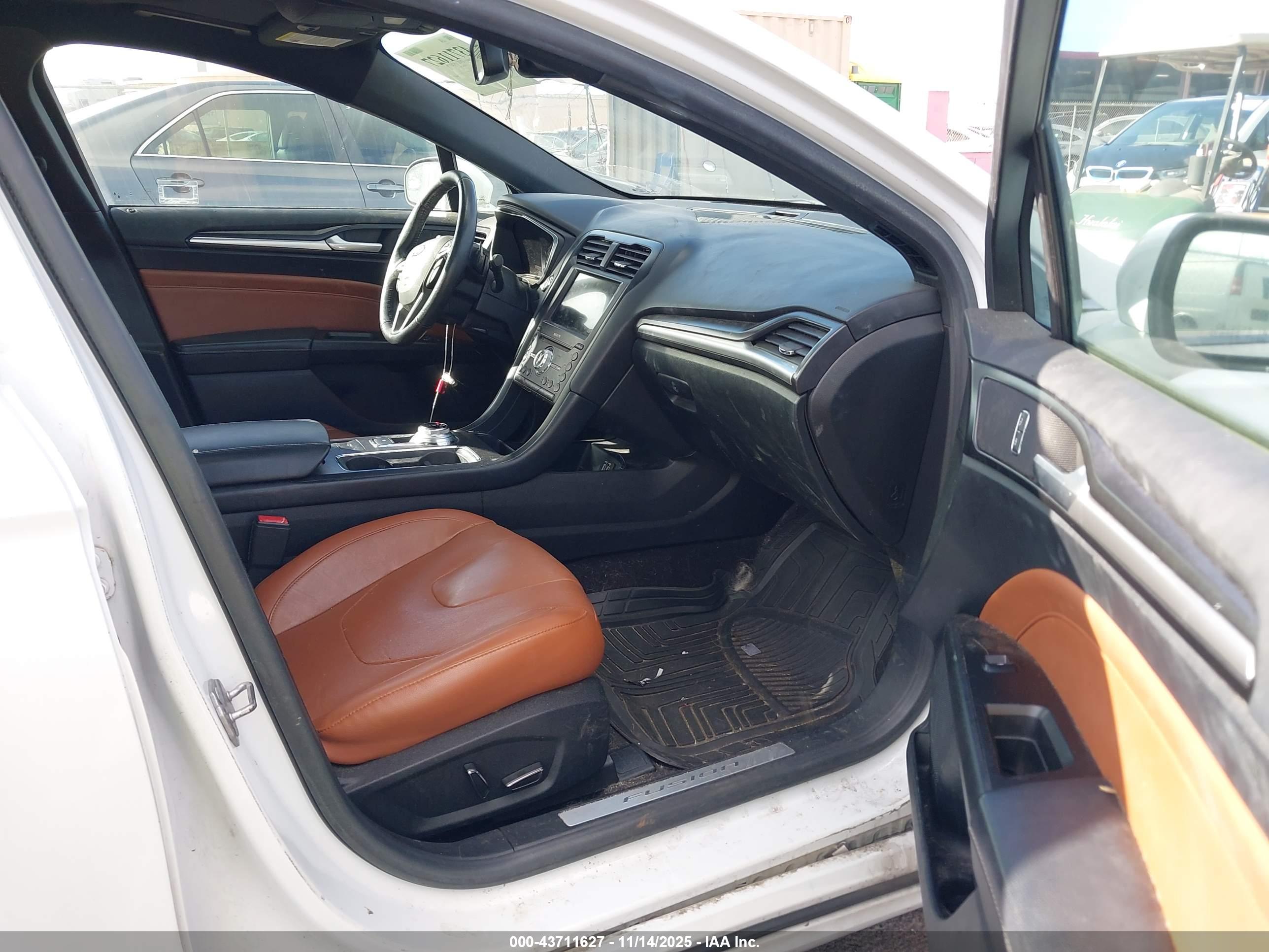 FORD FUSION image 5