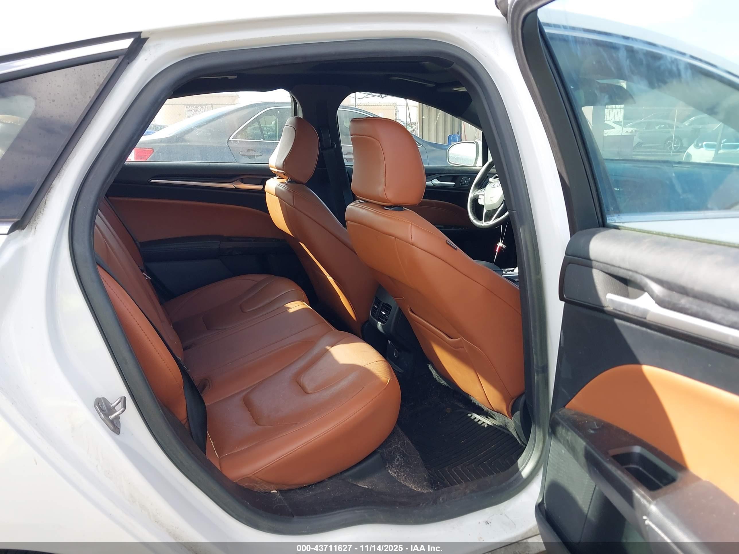 FORD FUSION image 8