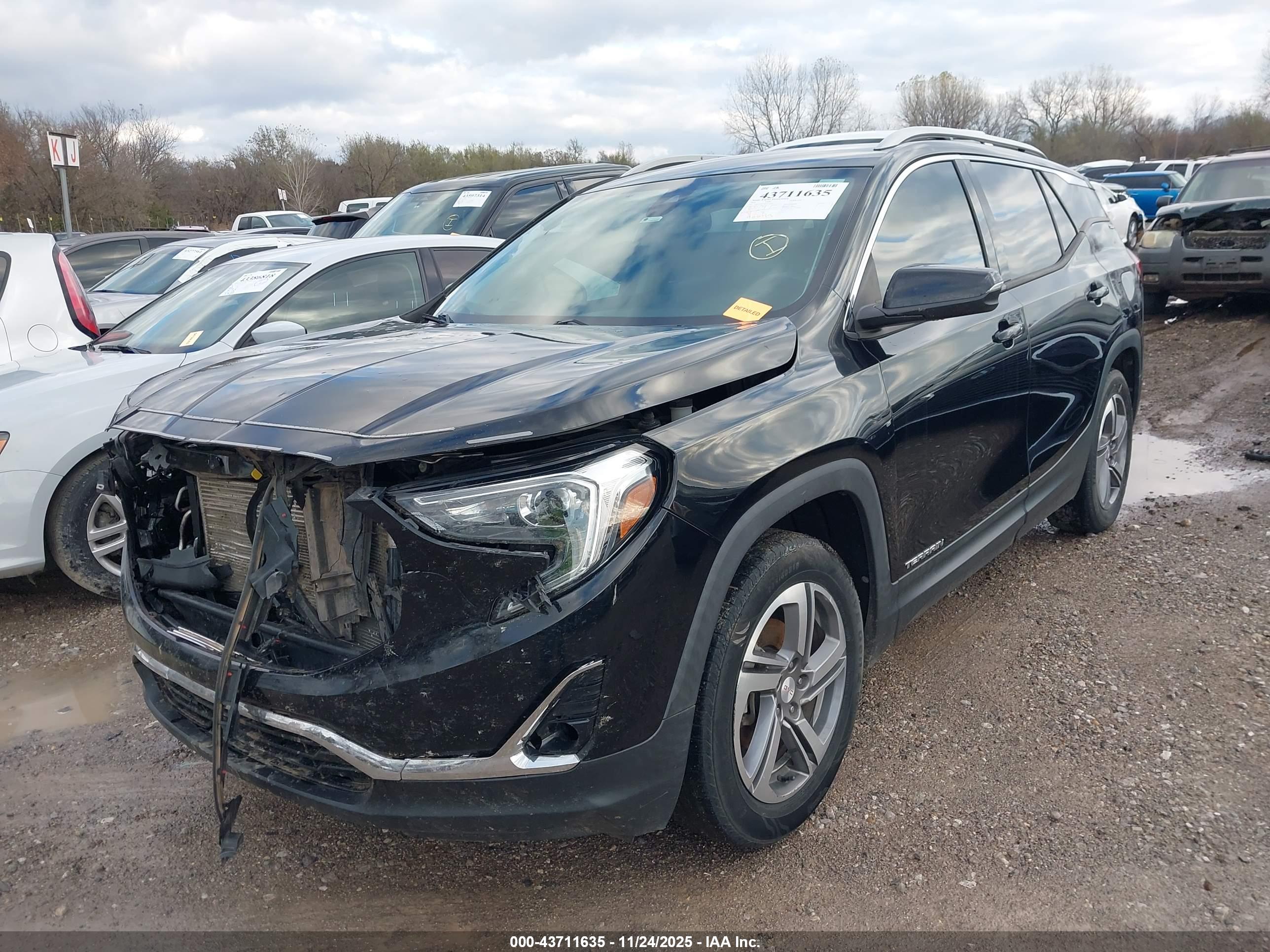 GMC TERRAIN image 2