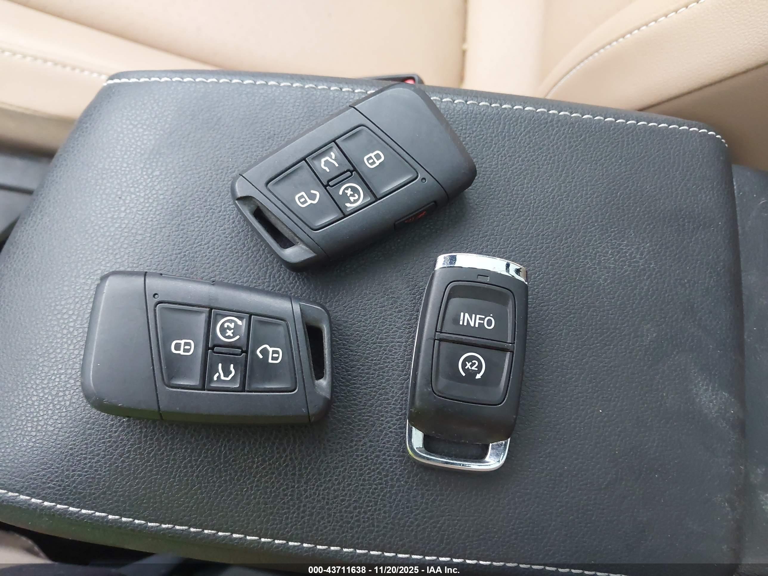 VOLKSWAGEN TIGUAN image 11