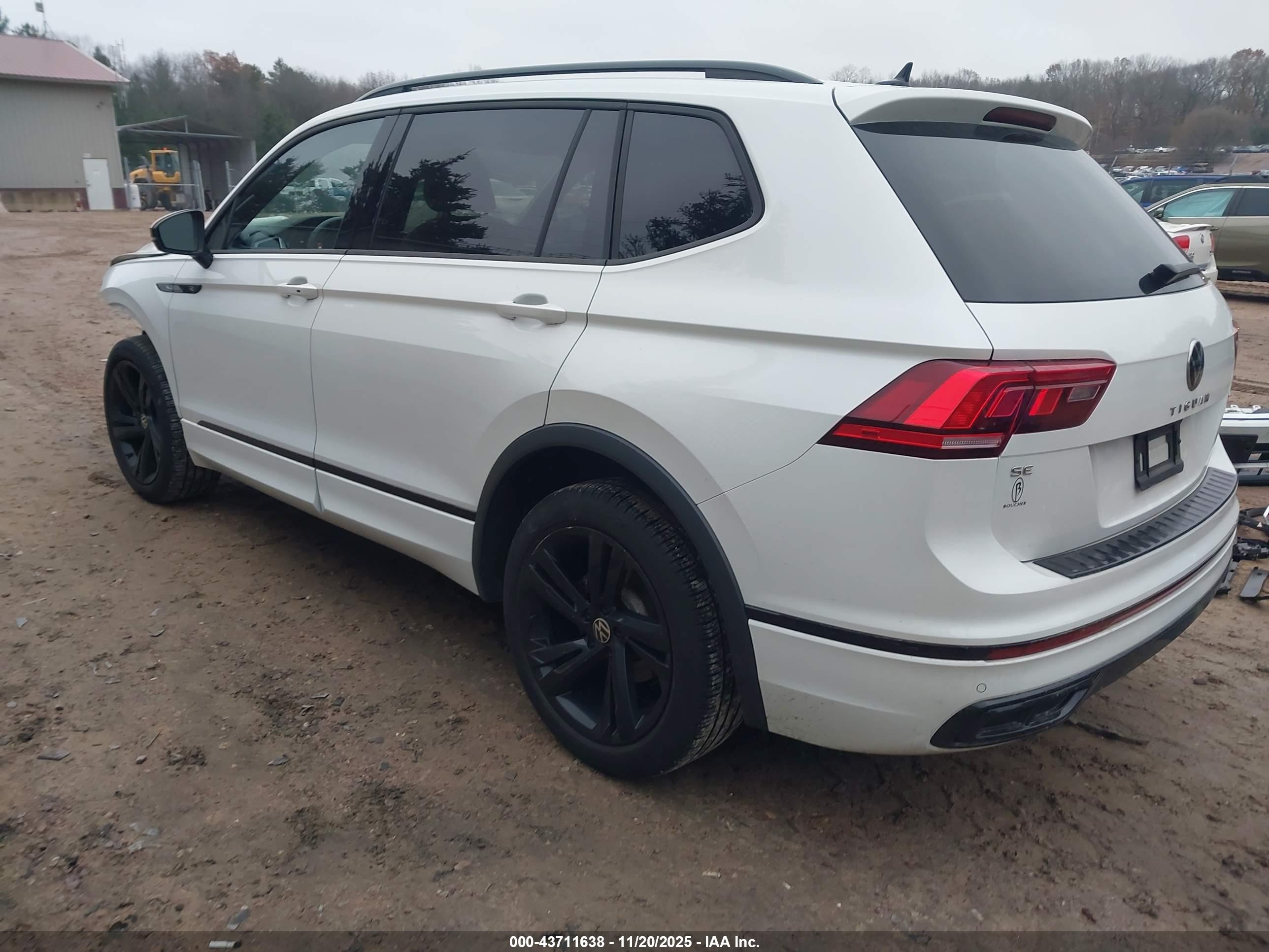 VOLKSWAGEN TIGUAN image 3