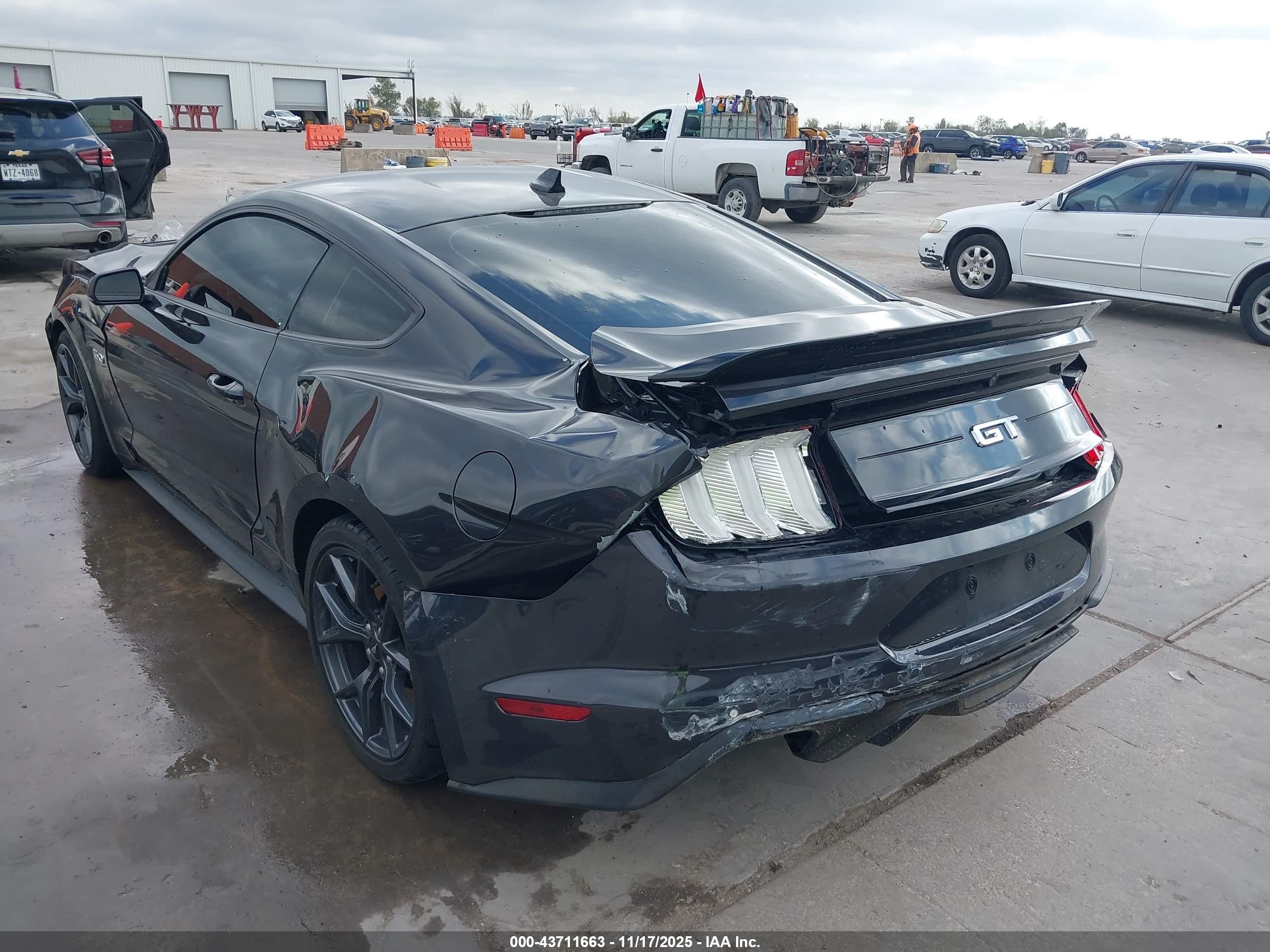FORD MUSTANG image 3