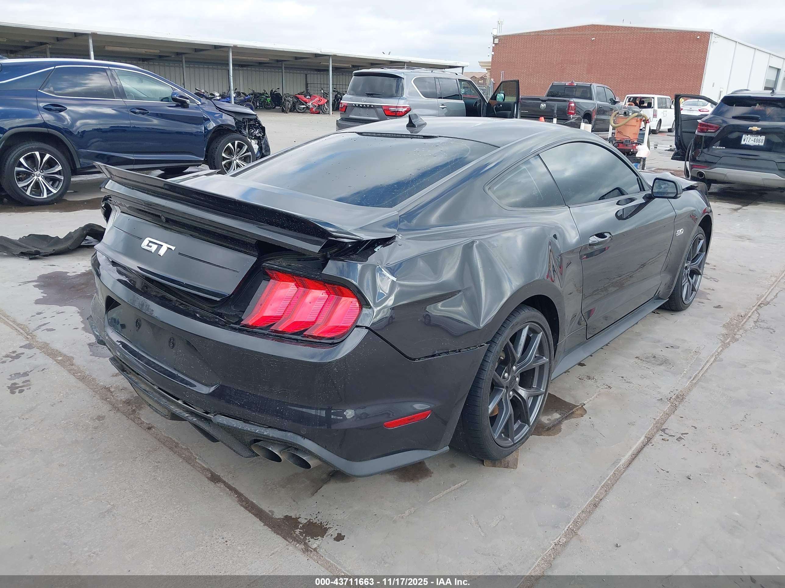 FORD MUSTANG image 4