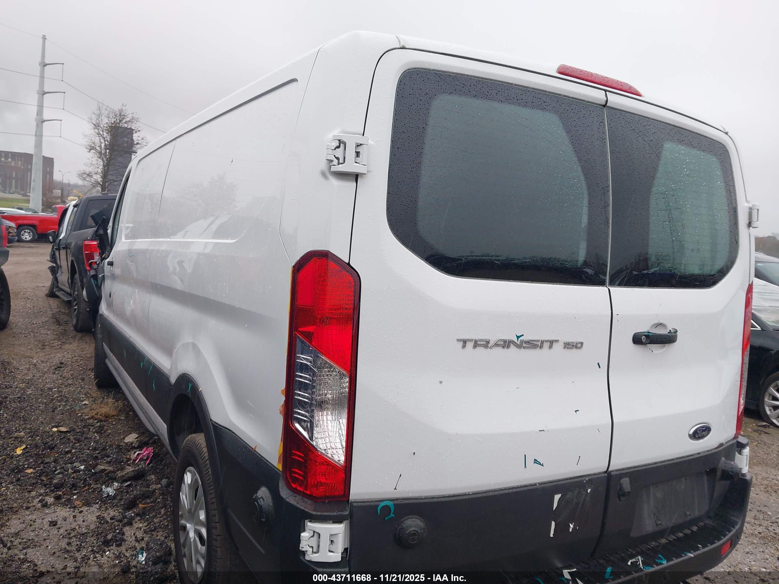 FORD TRANSIT-150 image 3