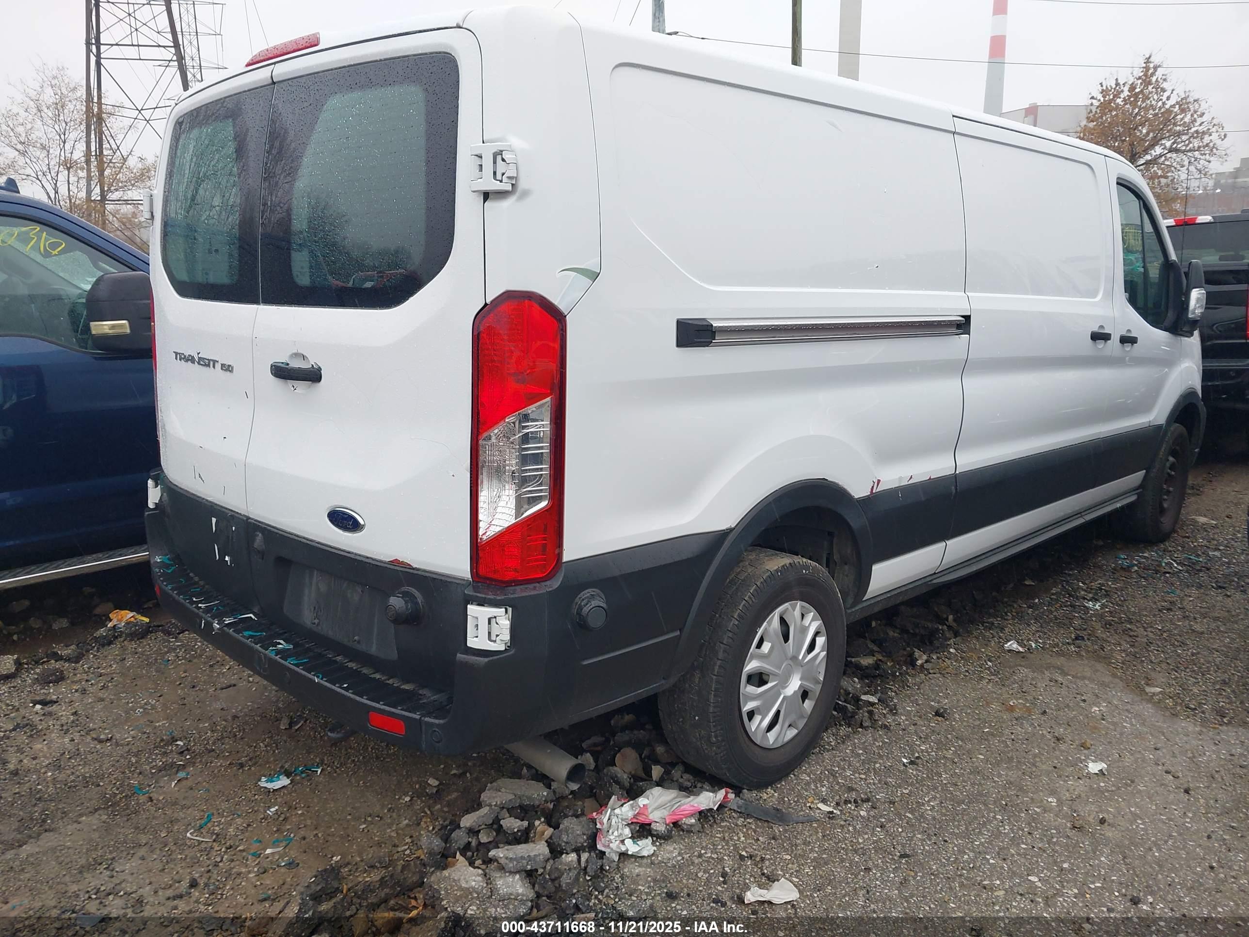 FORD TRANSIT-150 image 4
