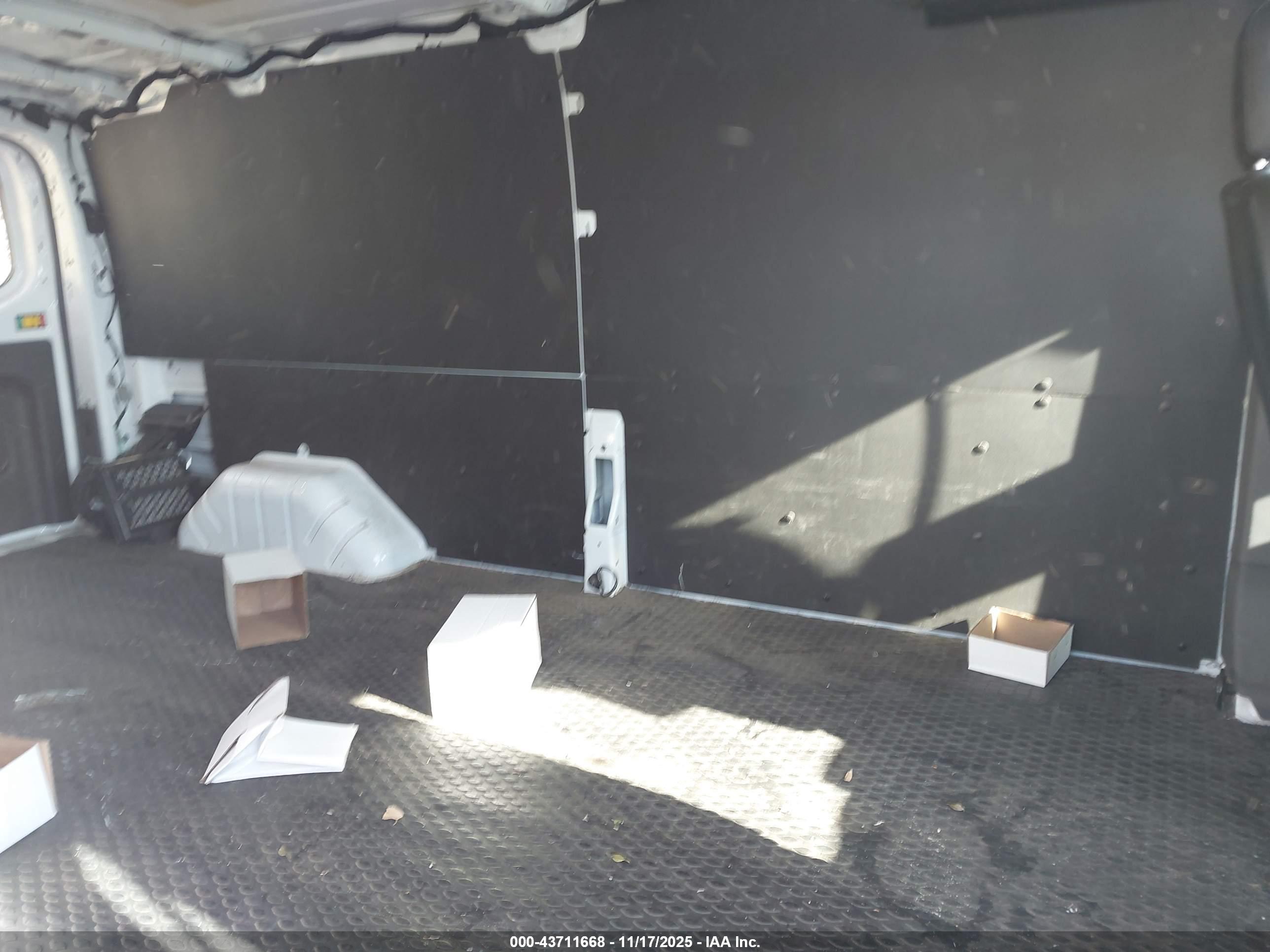 FORD TRANSIT-150 image 8