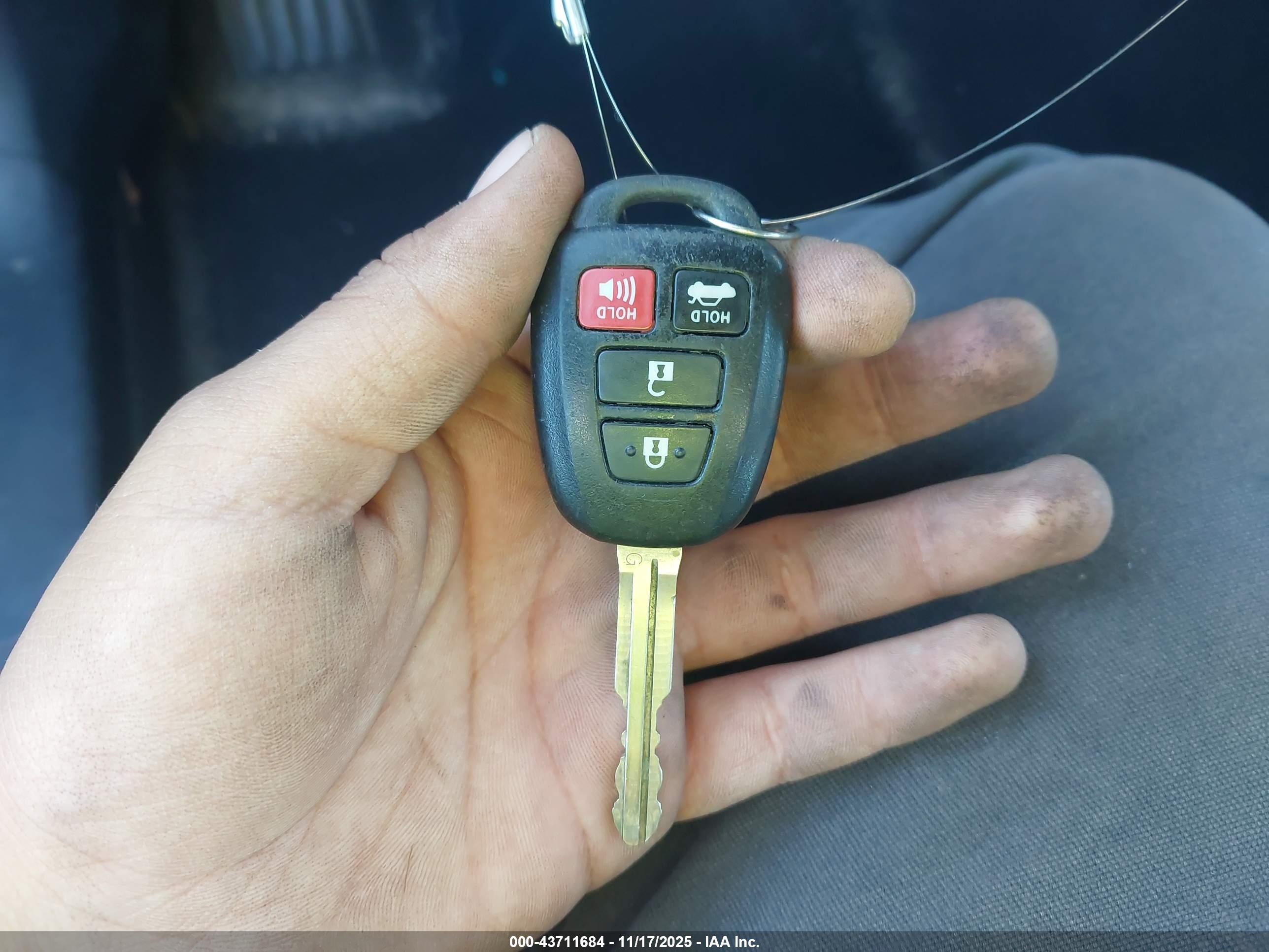TOYOTA CAMRY image 11