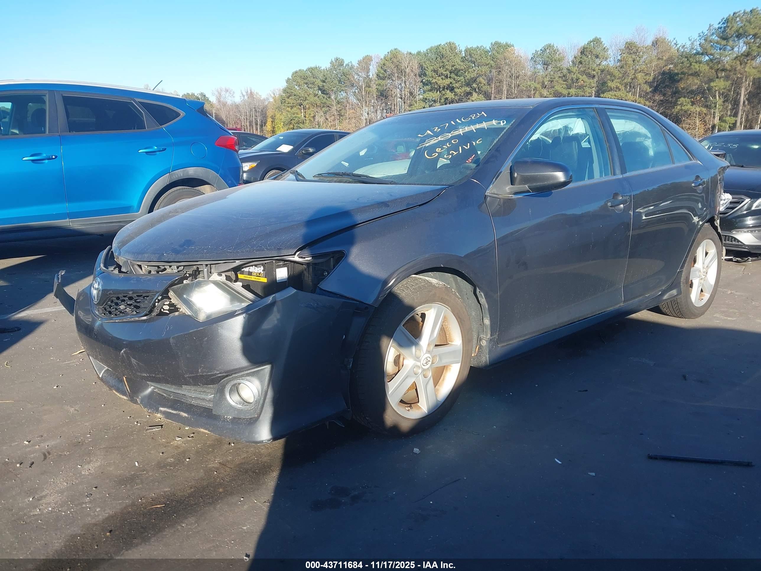 TOYOTA CAMRY image 2