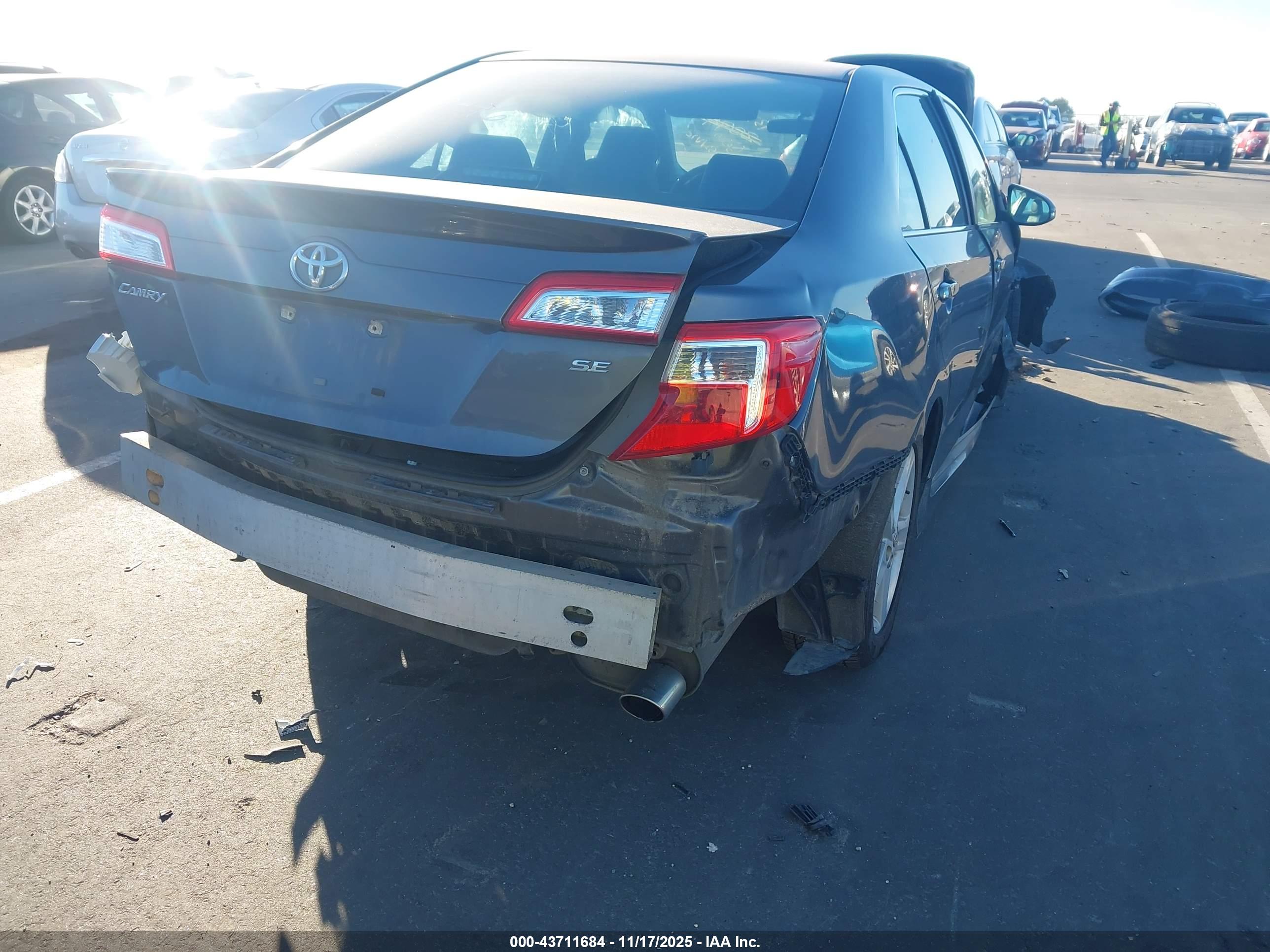 TOYOTA CAMRY image 4
