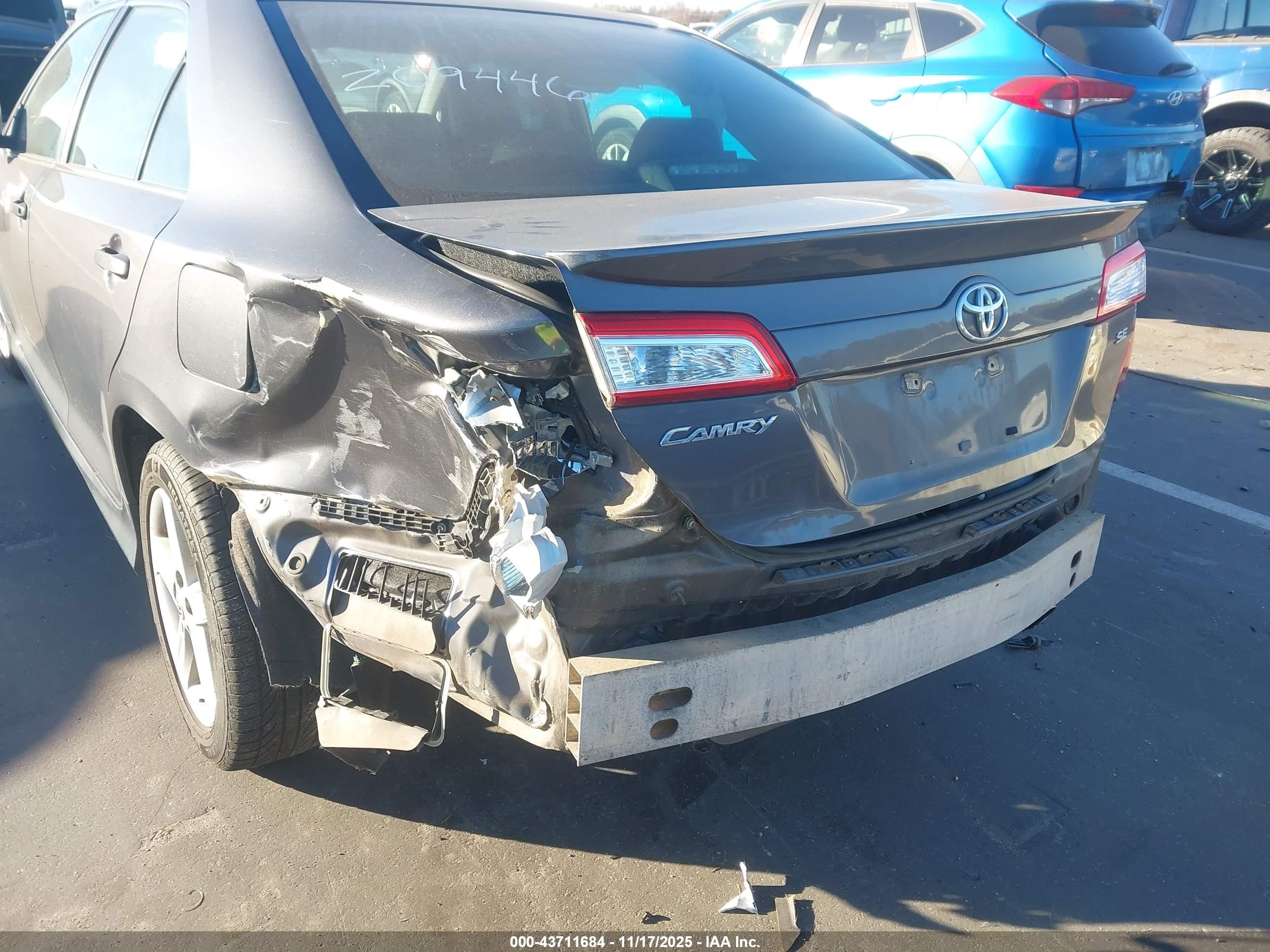 TOYOTA CAMRY image 6
