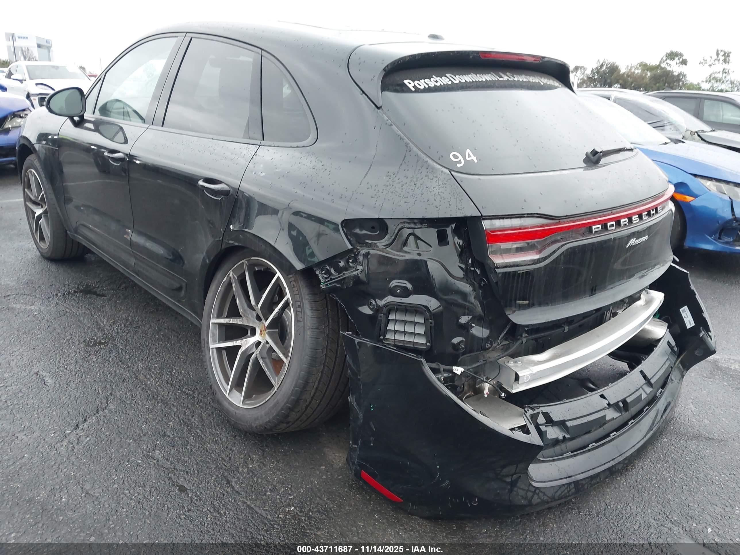 PORSCHE MACAN image 3