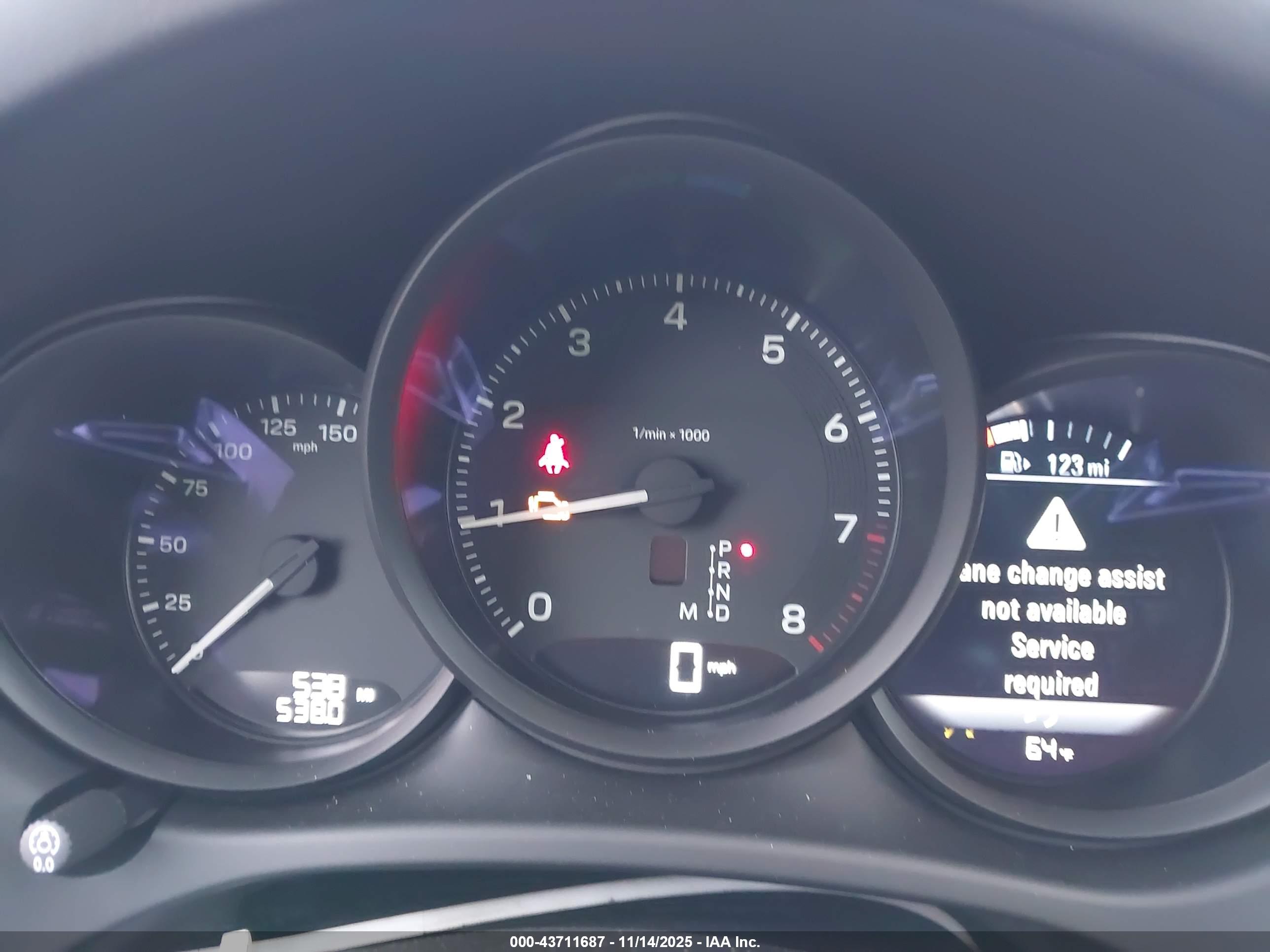 PORSCHE MACAN image 7