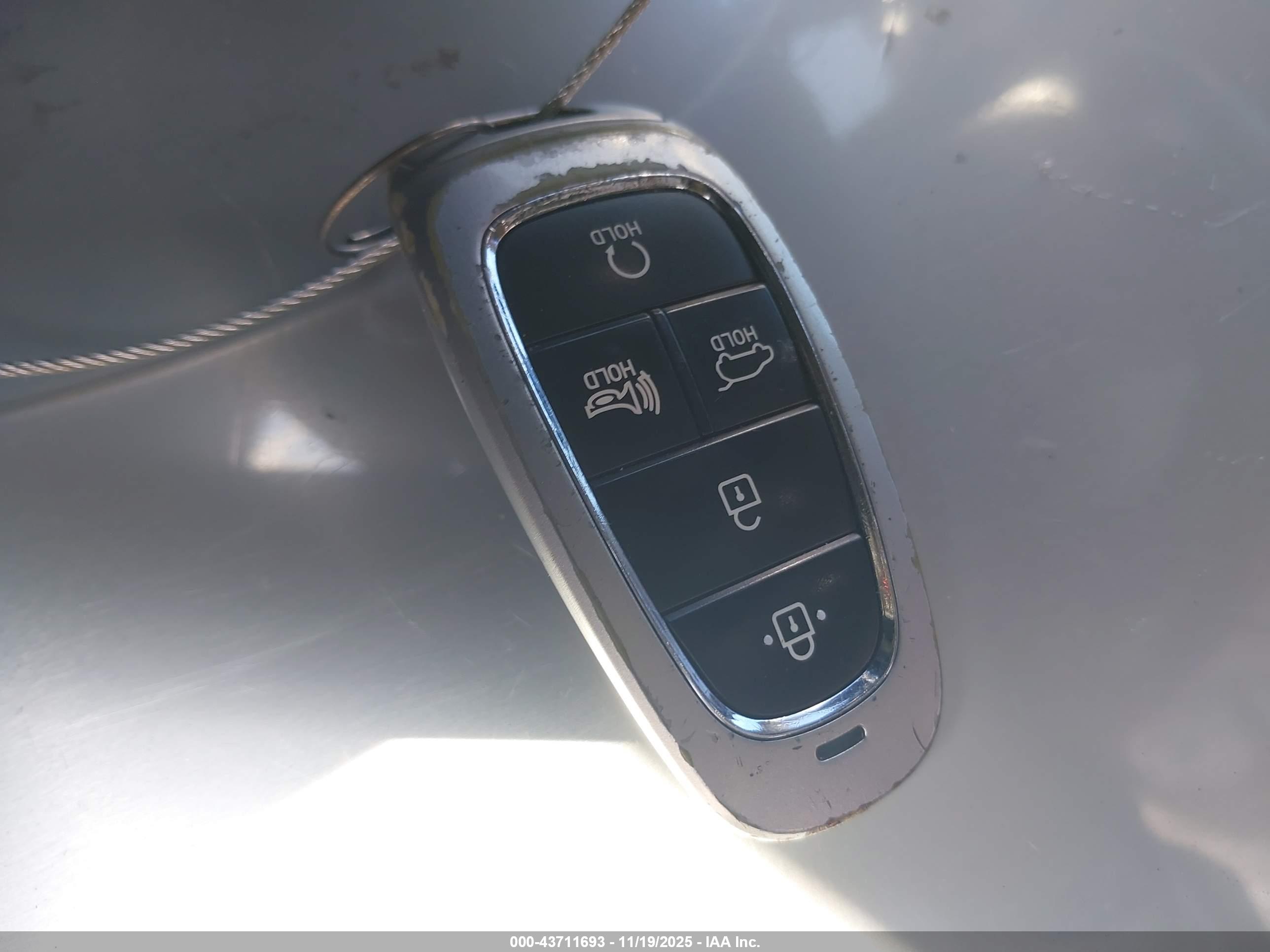 HYUNDAI TUCSON image 11
